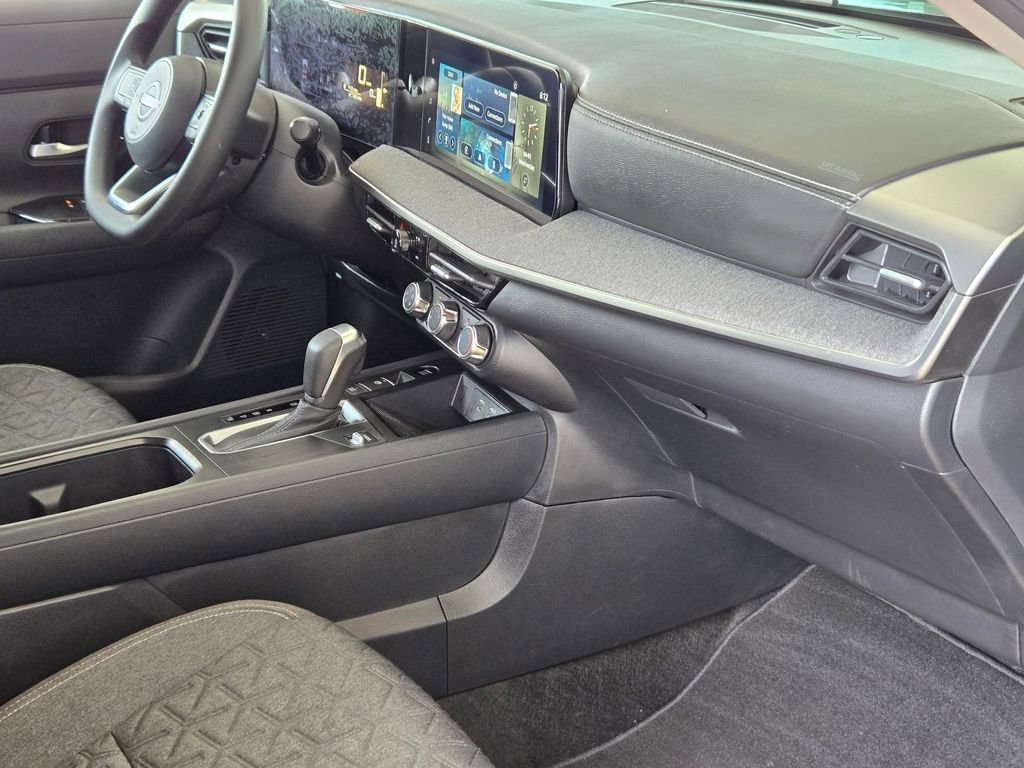 Used 2025 Nissan Kicks SV image 26