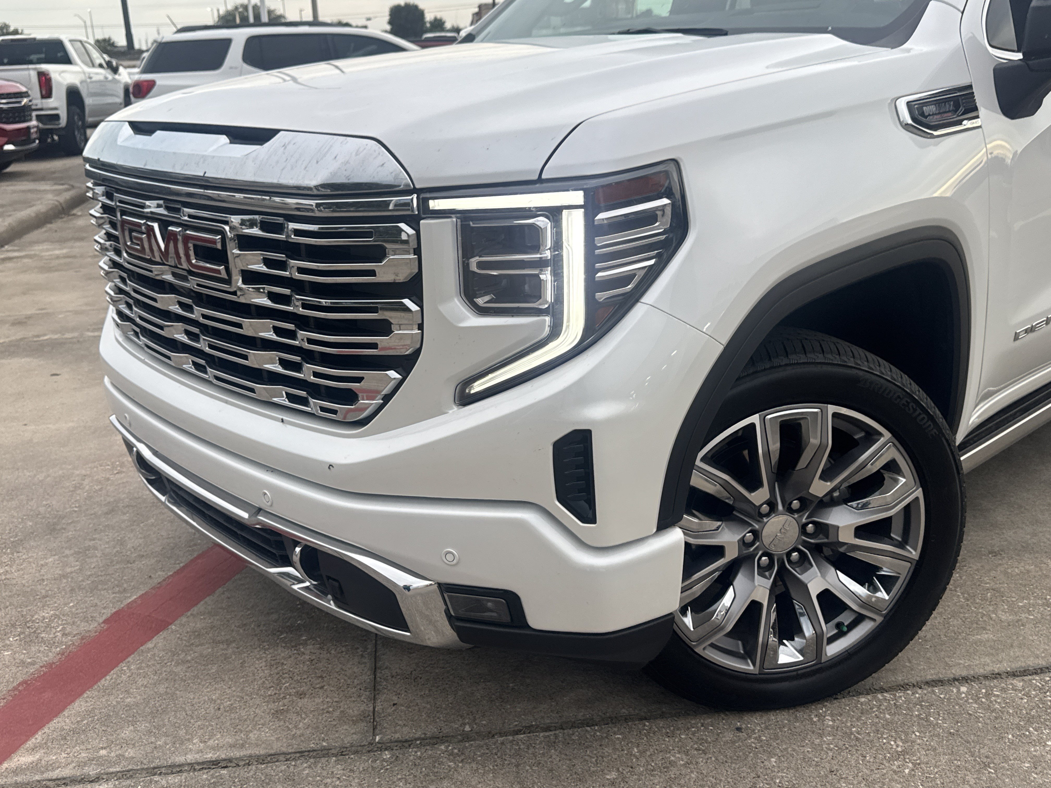 Used 2025 GMC Sierra 1500 Denali AWD/4WD image 2