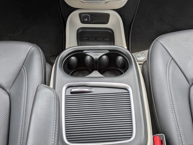 Used 2024 Chrysler Pacifica Touring-L AWD/4WD image 29
