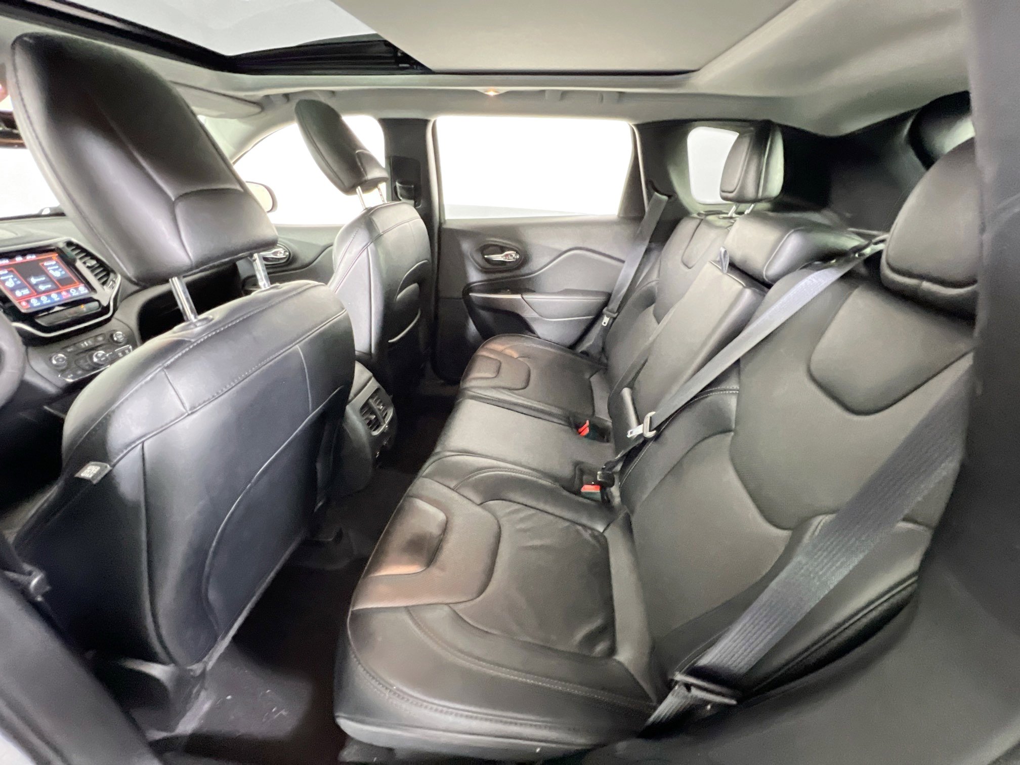 Used 2022 Jeep Cherokee Limited image 24