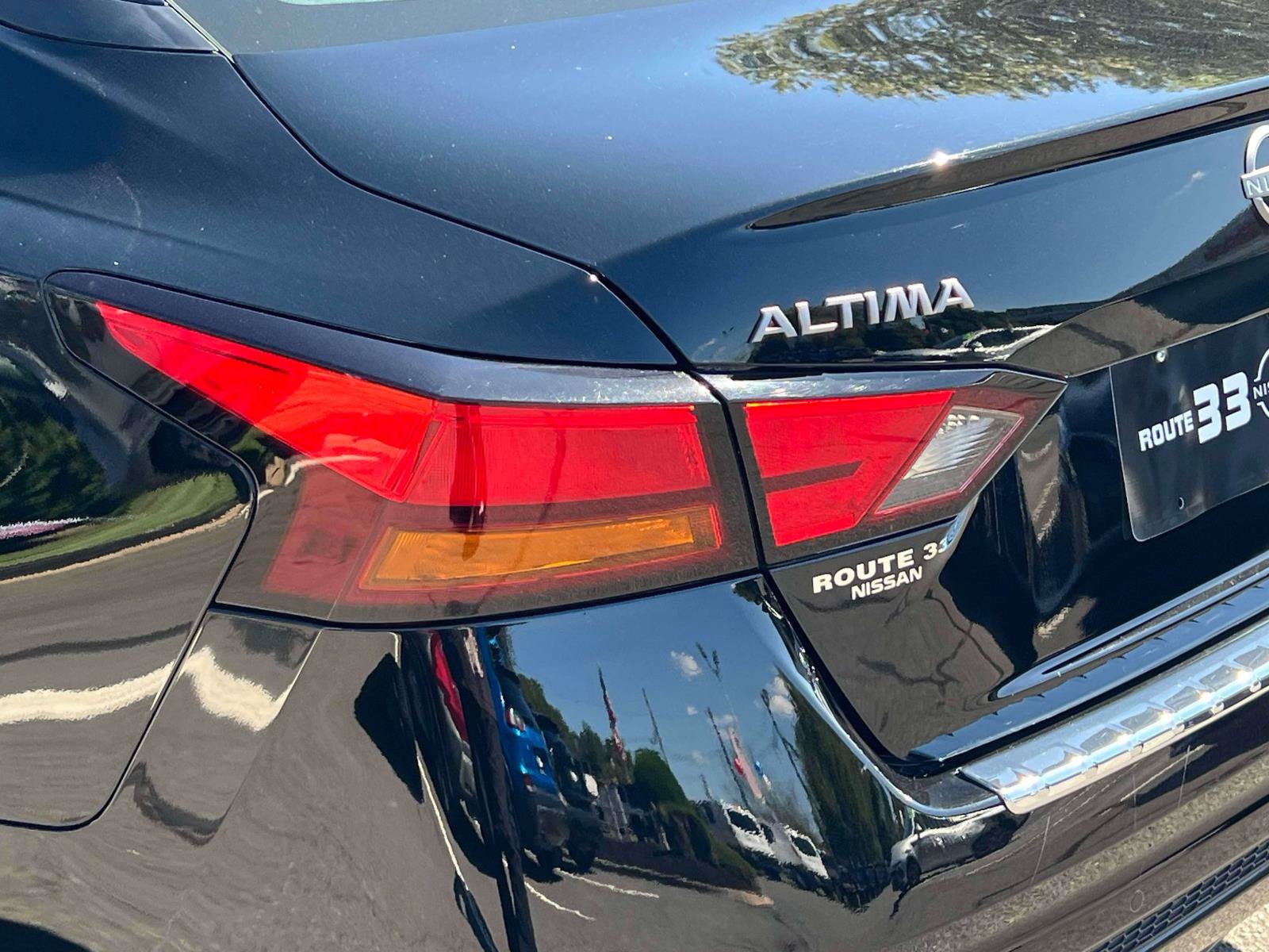 Used 2023 Nissan Altima 2.5 SV AWD/4WD image 9