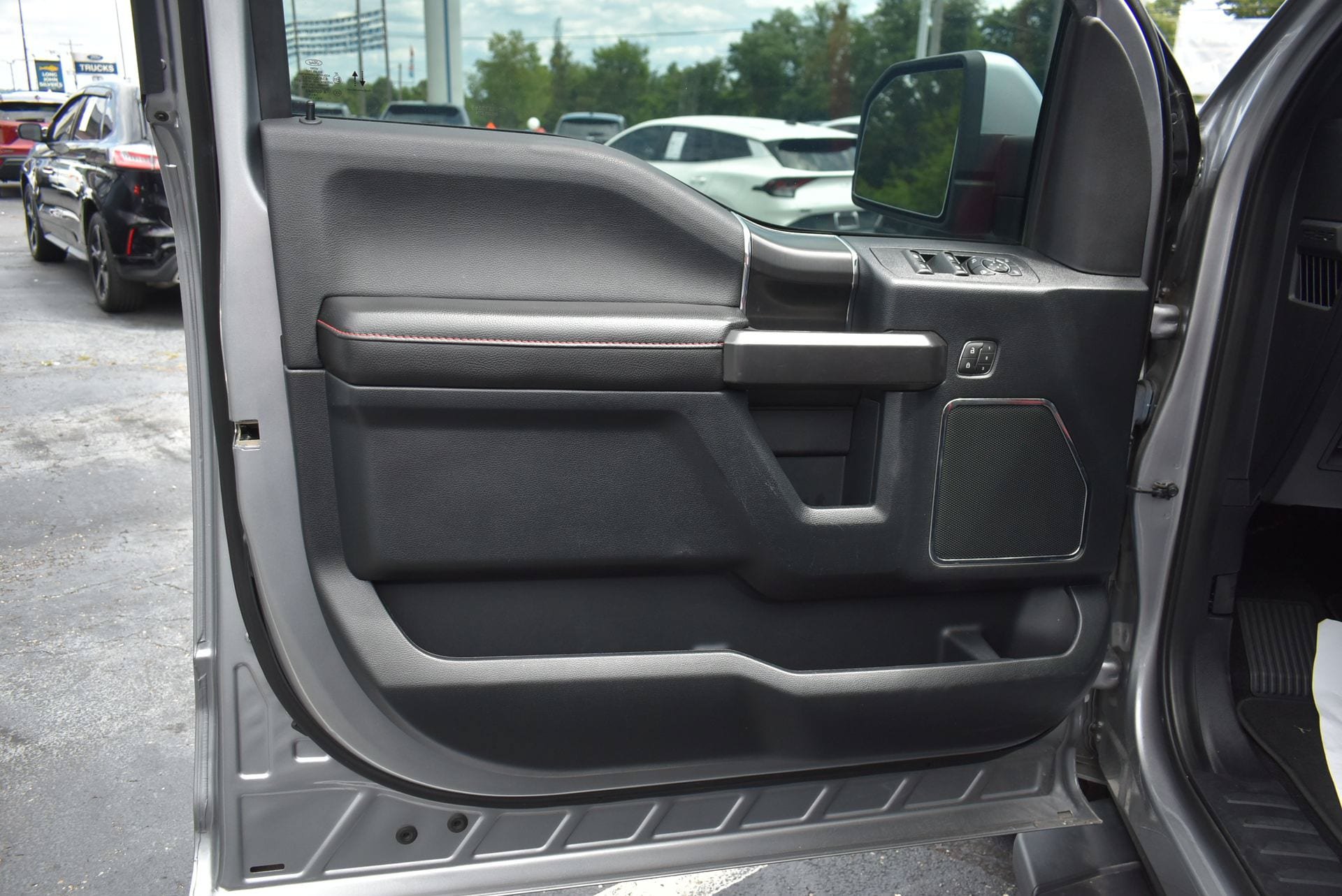 Used 2020 Ford F150 Lariat w/ Equipment Group 502A Luxury AWD/4WD image 11