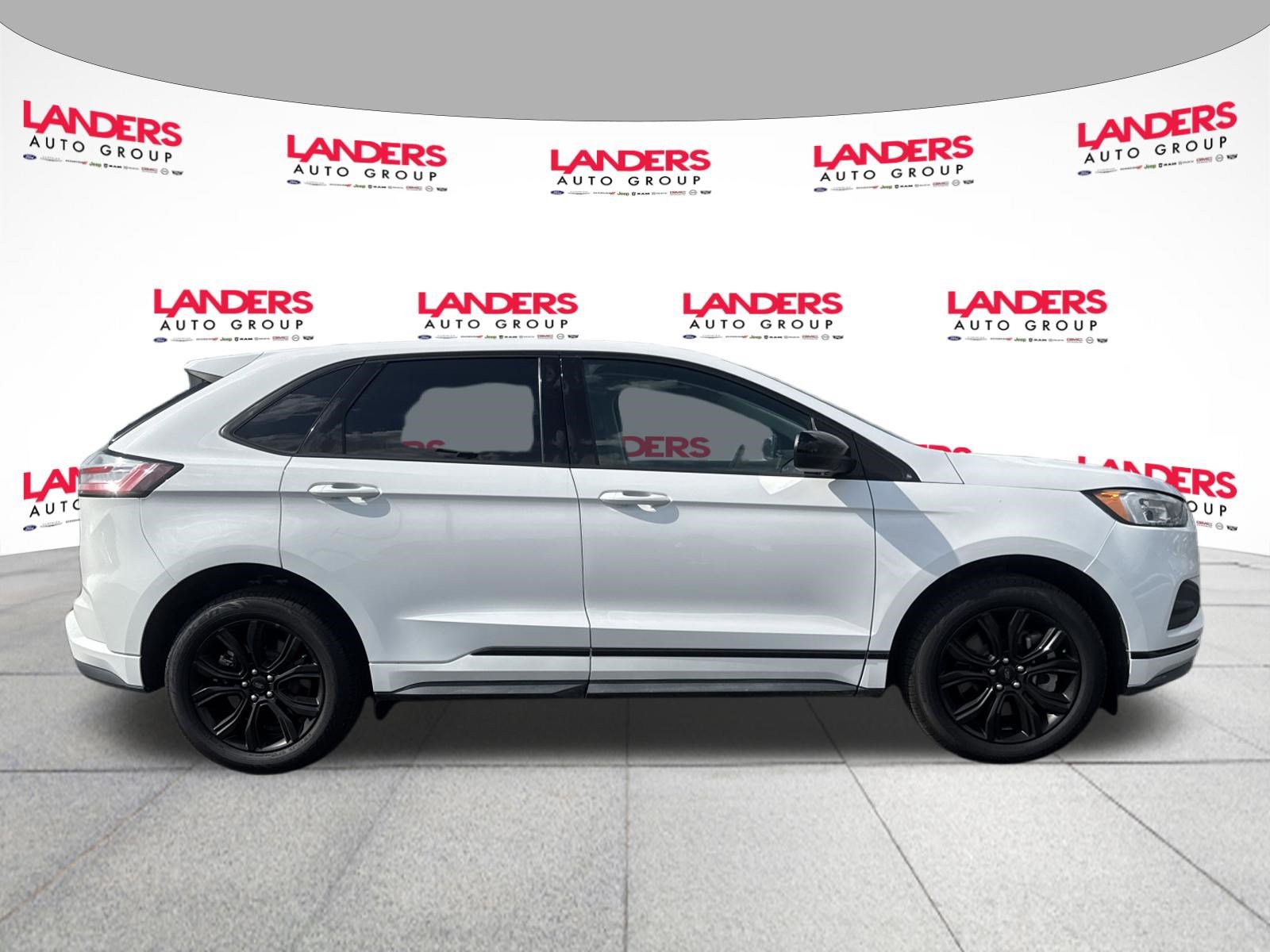 Used 2023 Ford Edge SE w/ Black Appearance Package AWD/4WD image 2