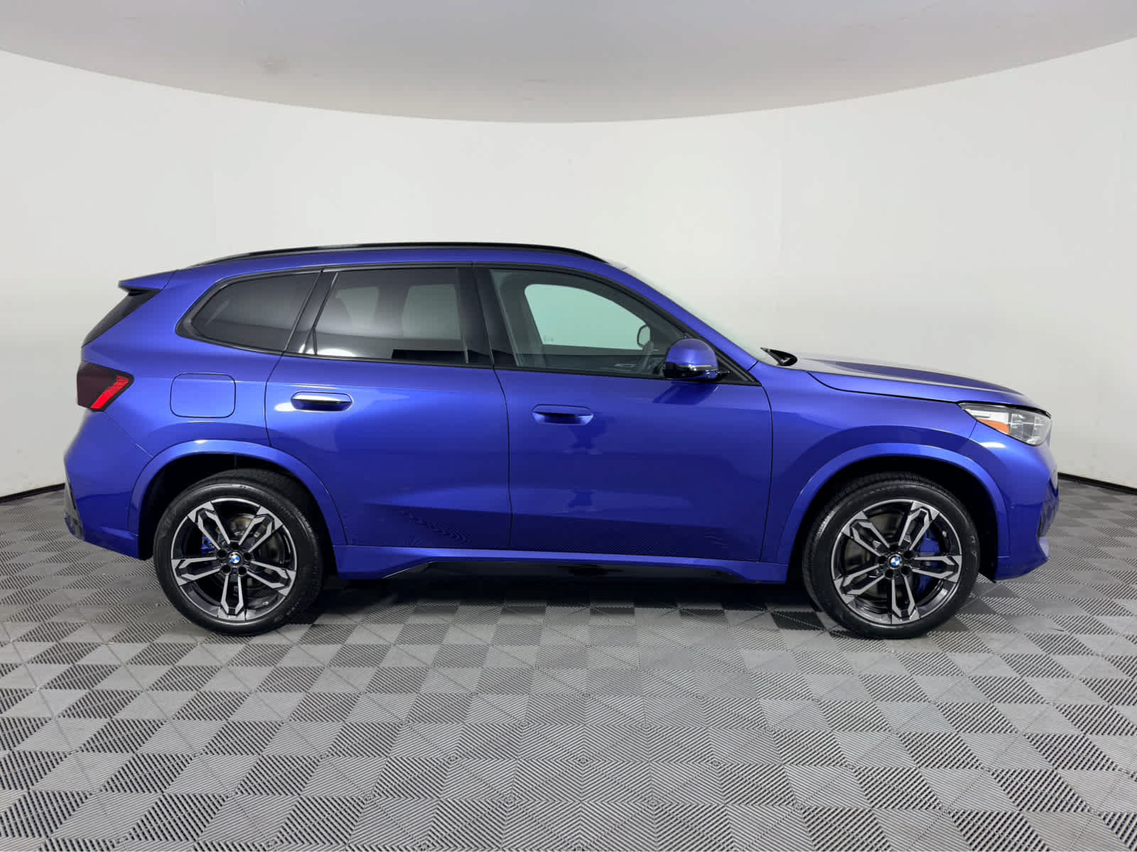 Used 2025 BMW X1 xDrive28i w/ Premium Package AWD/4WD image 2