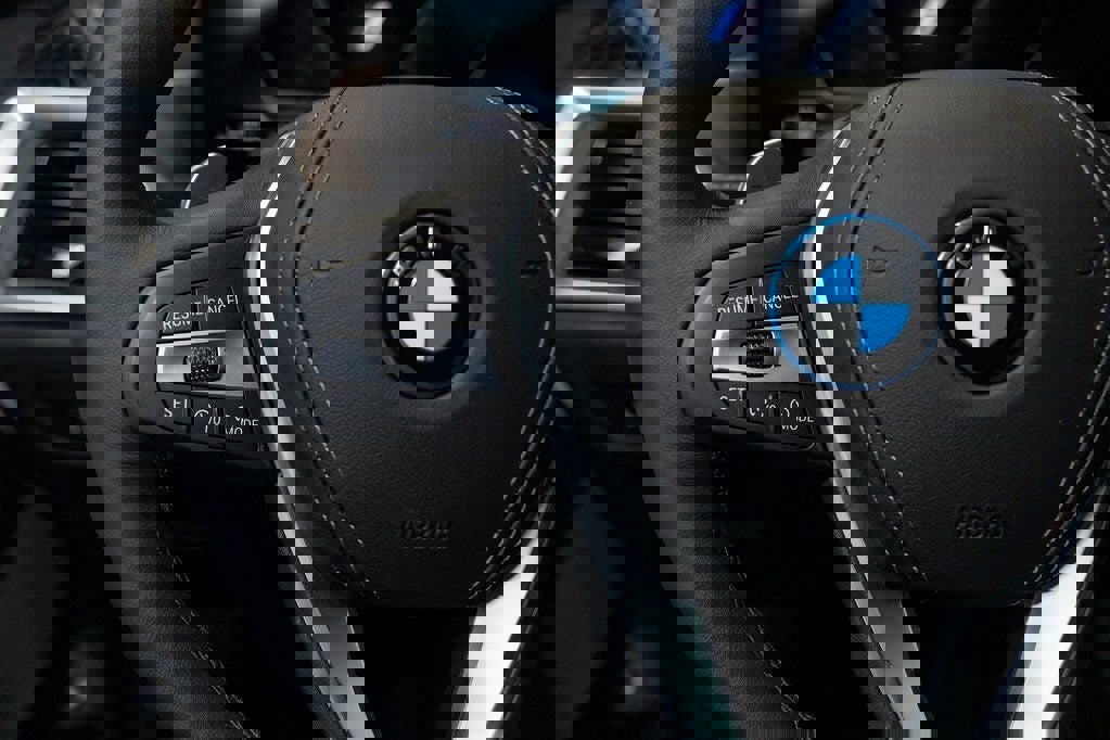 New 2026 BMW X5 xDrive50e w/ Premium Package image 26