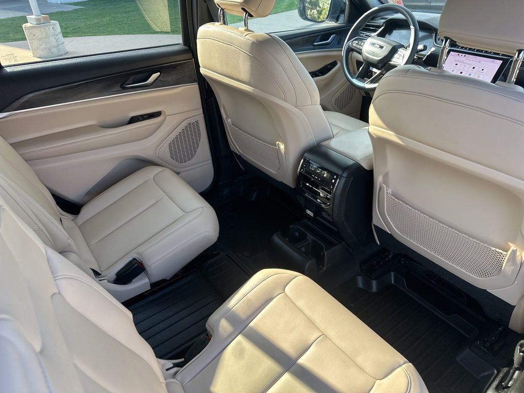 Used 2024 Jeep Grand Cherokee L Limited AWD/4WD image 29