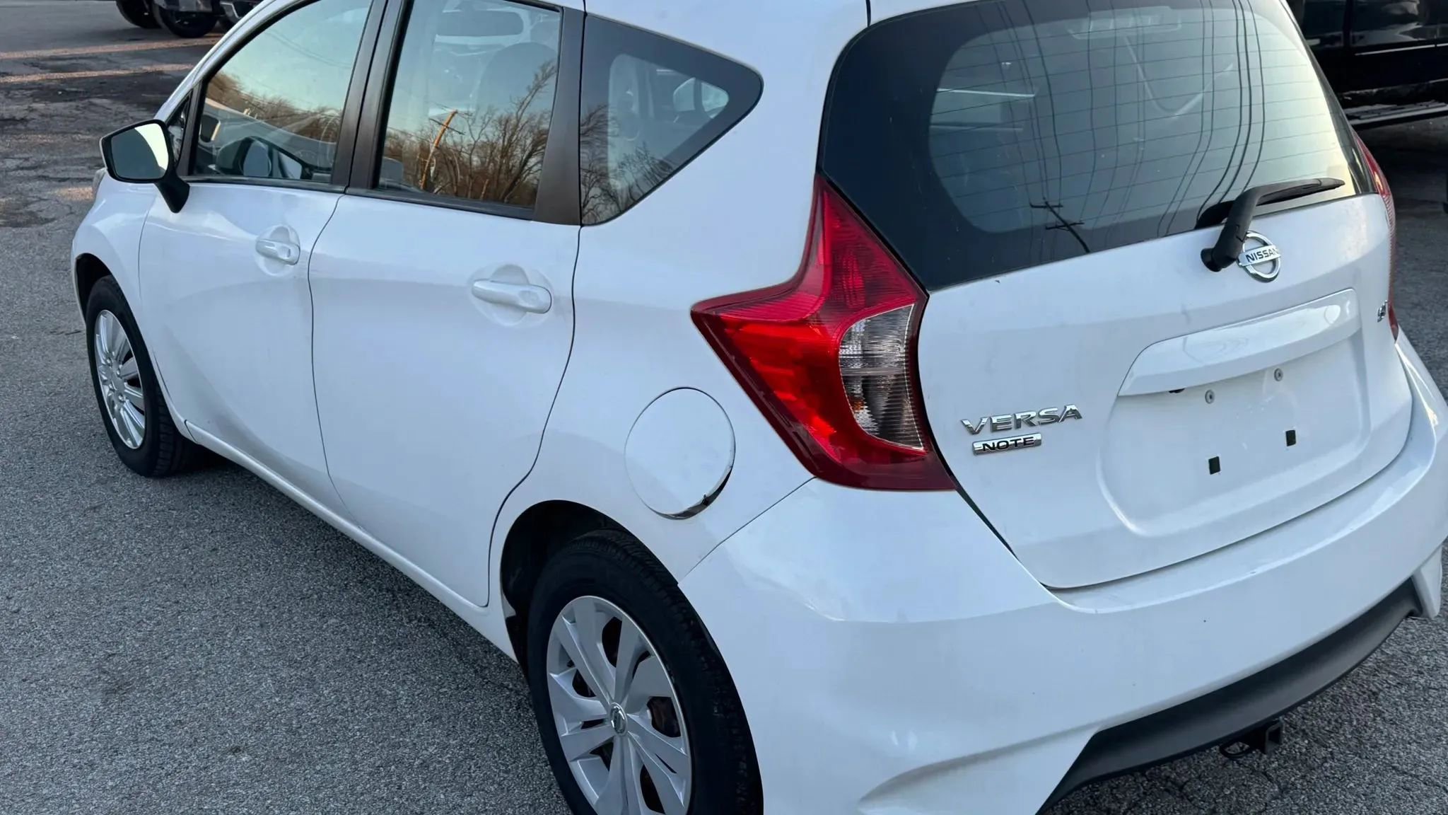 Used 2018 Nissan Versa Note SV image 3