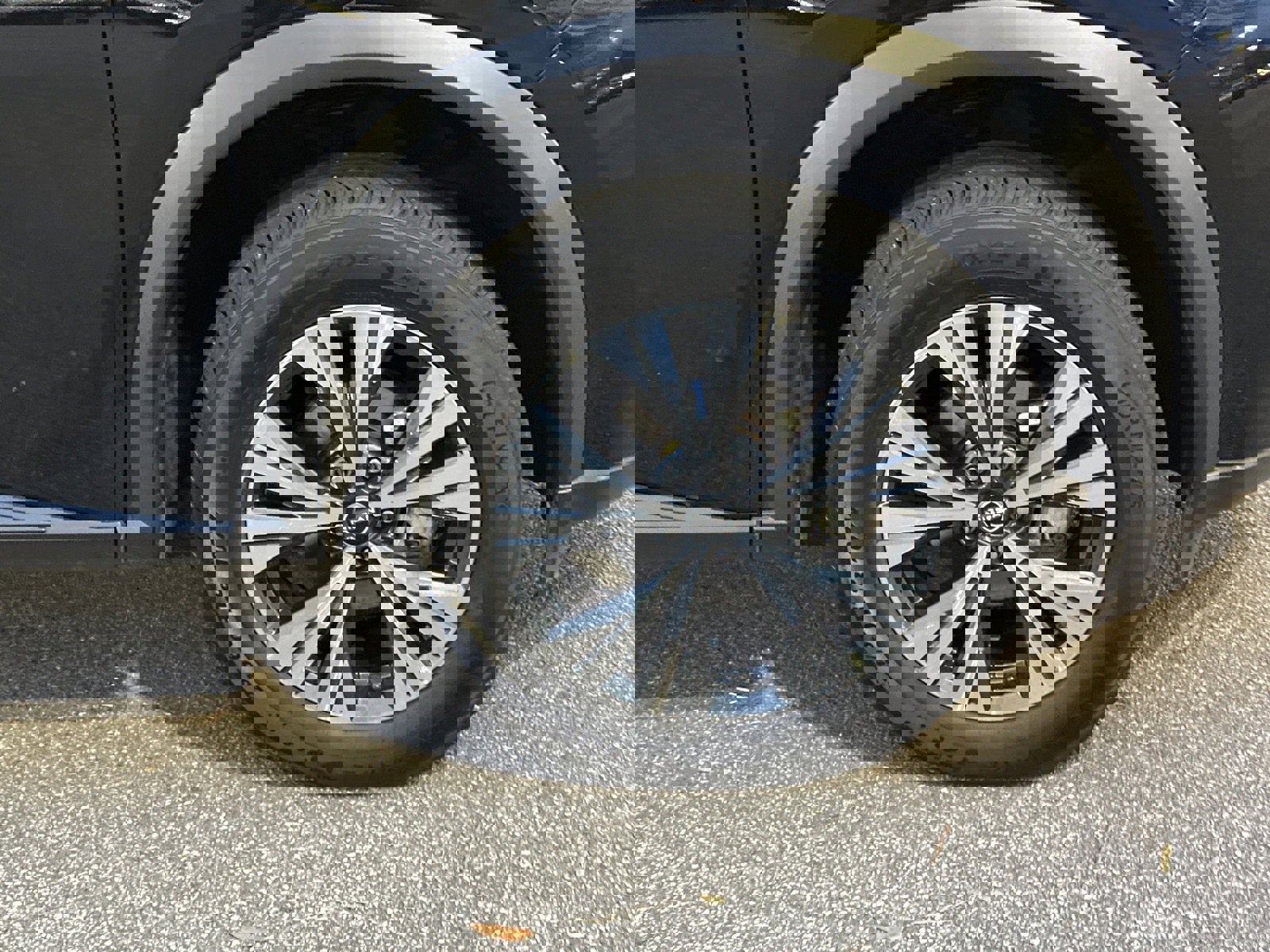 Used 2023 Nissan Rogue SV image 12