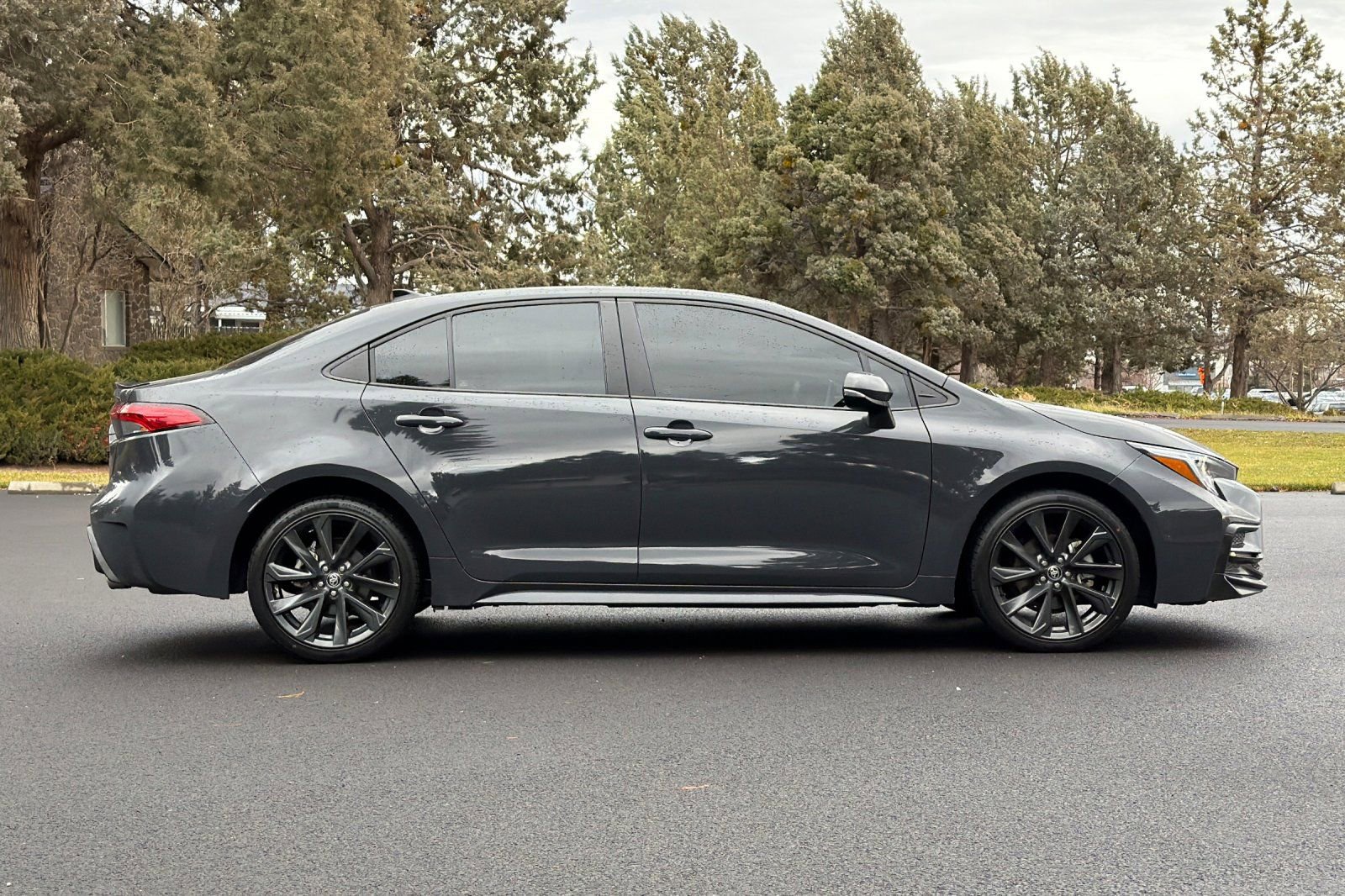 Used 2024 Toyota Corolla XSE FWD image 2