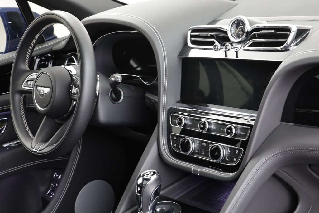 Used 2021 Bentley Bentayga AWD/4WD image 25
