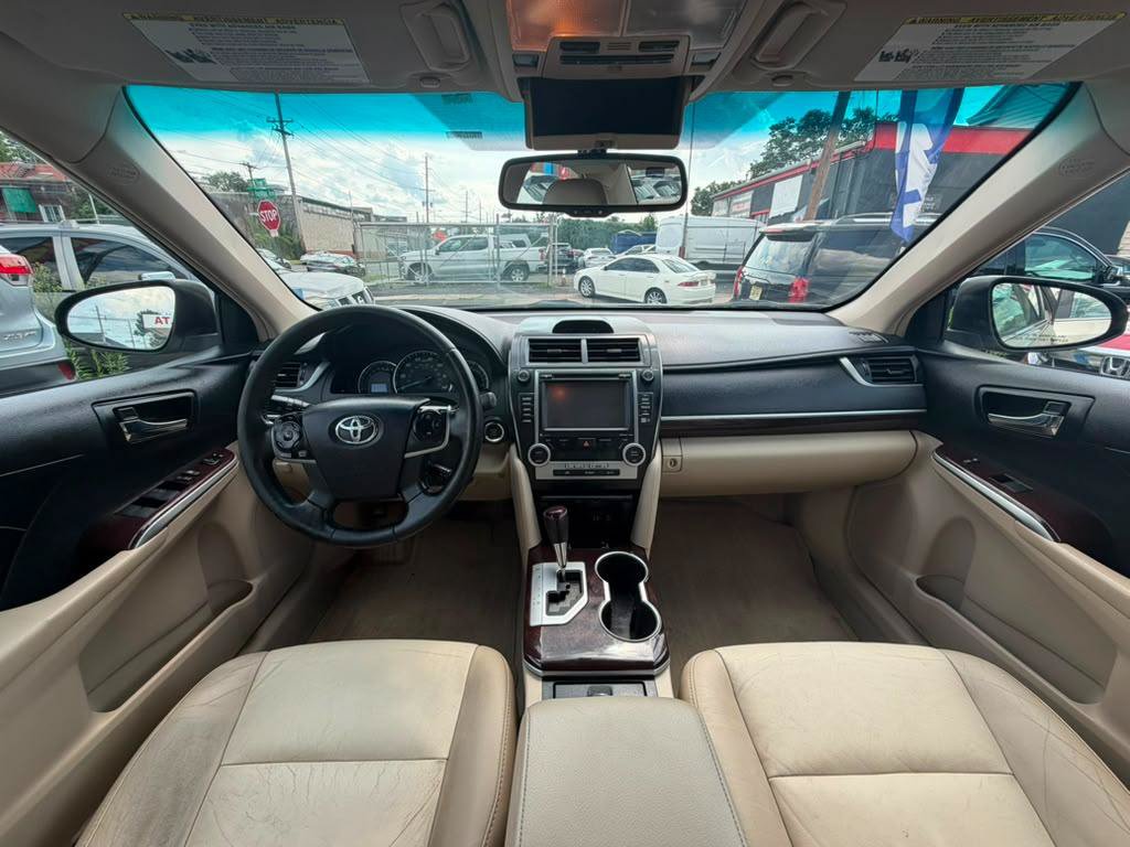 Used 2014 Toyota Camry XLE w/ Leather Package FWD image 18