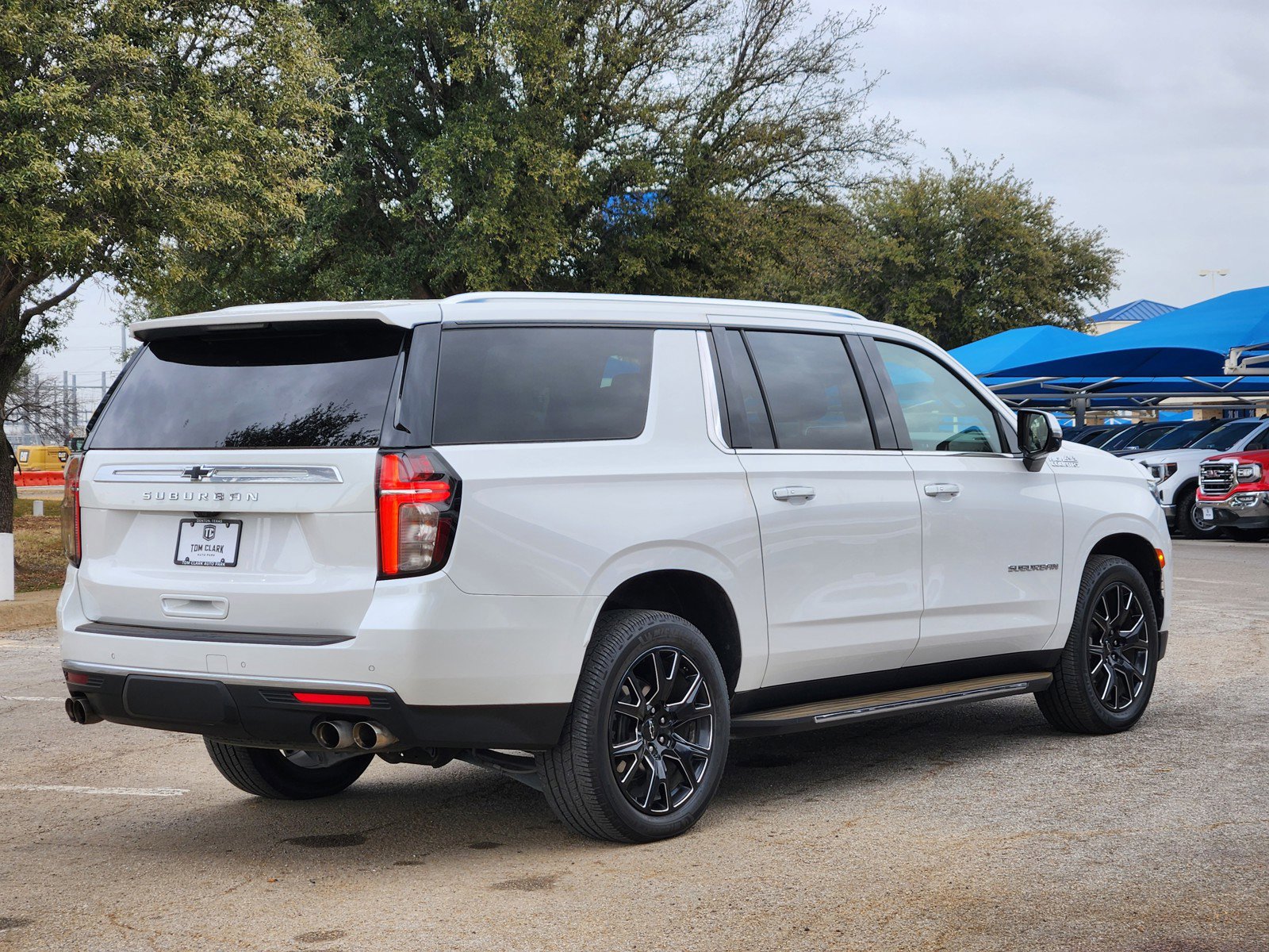 Used 2023 Chevrolet Suburban High Country image 5