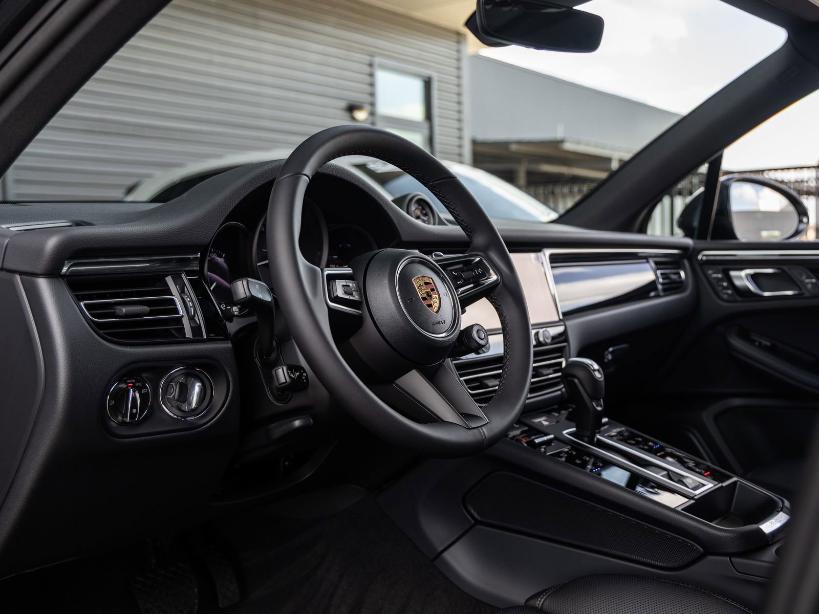Certified 2026 Porsche Macan AWD/4WD image 4