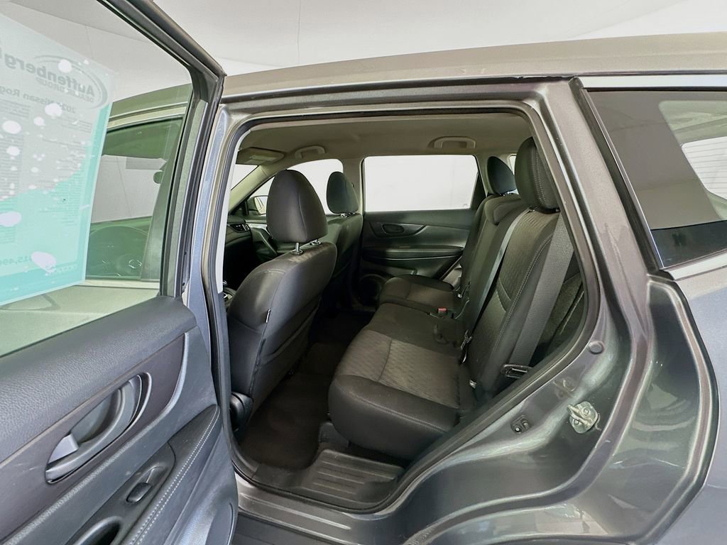 Used 2020 Nissan Rogue S image 22