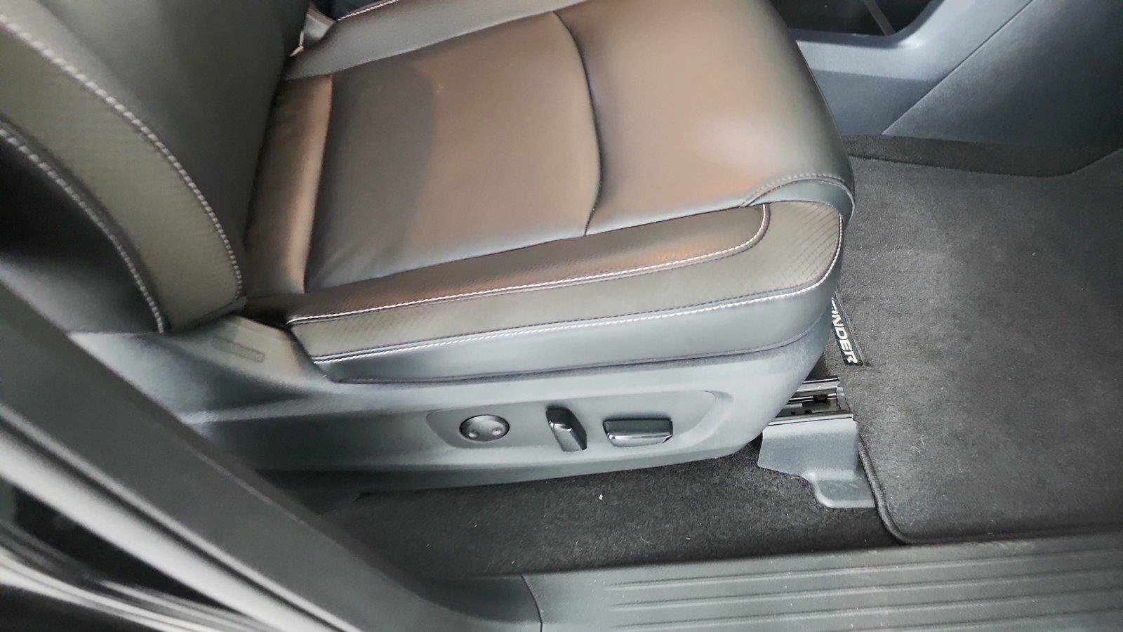 Used 2025 Nissan Pathfinder SL FWD image 28