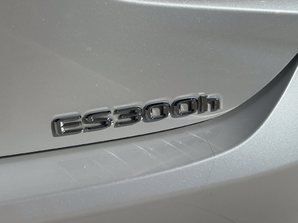 Used 2024 Lexus ES 300h w/ Technology Package FWD image 13