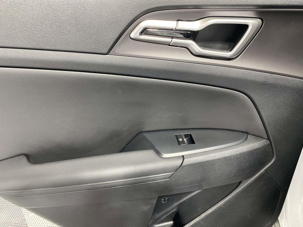 Used 2026 Kia Sportage EX w/ EX Panorama Roof Package image 14