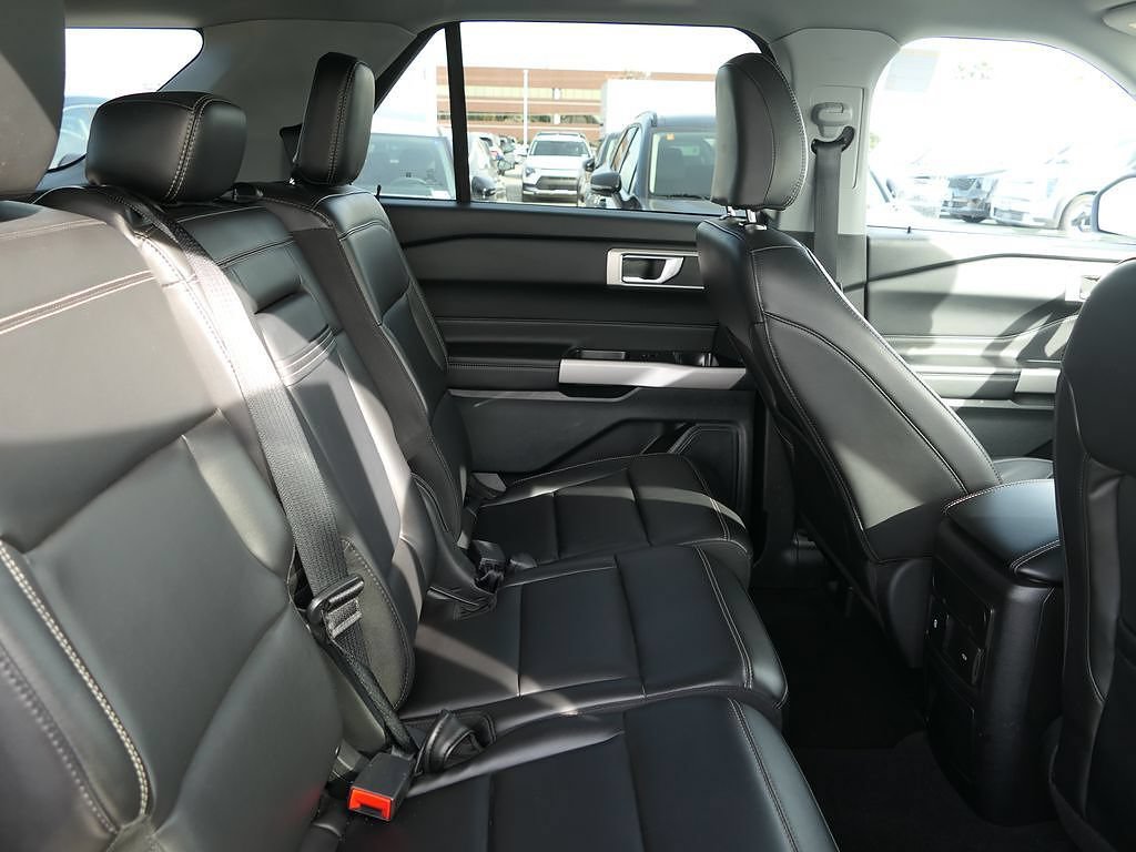 Used 2024 Ford Explorer XLT w/ Equipment Group 202A AWD/4WD image 23