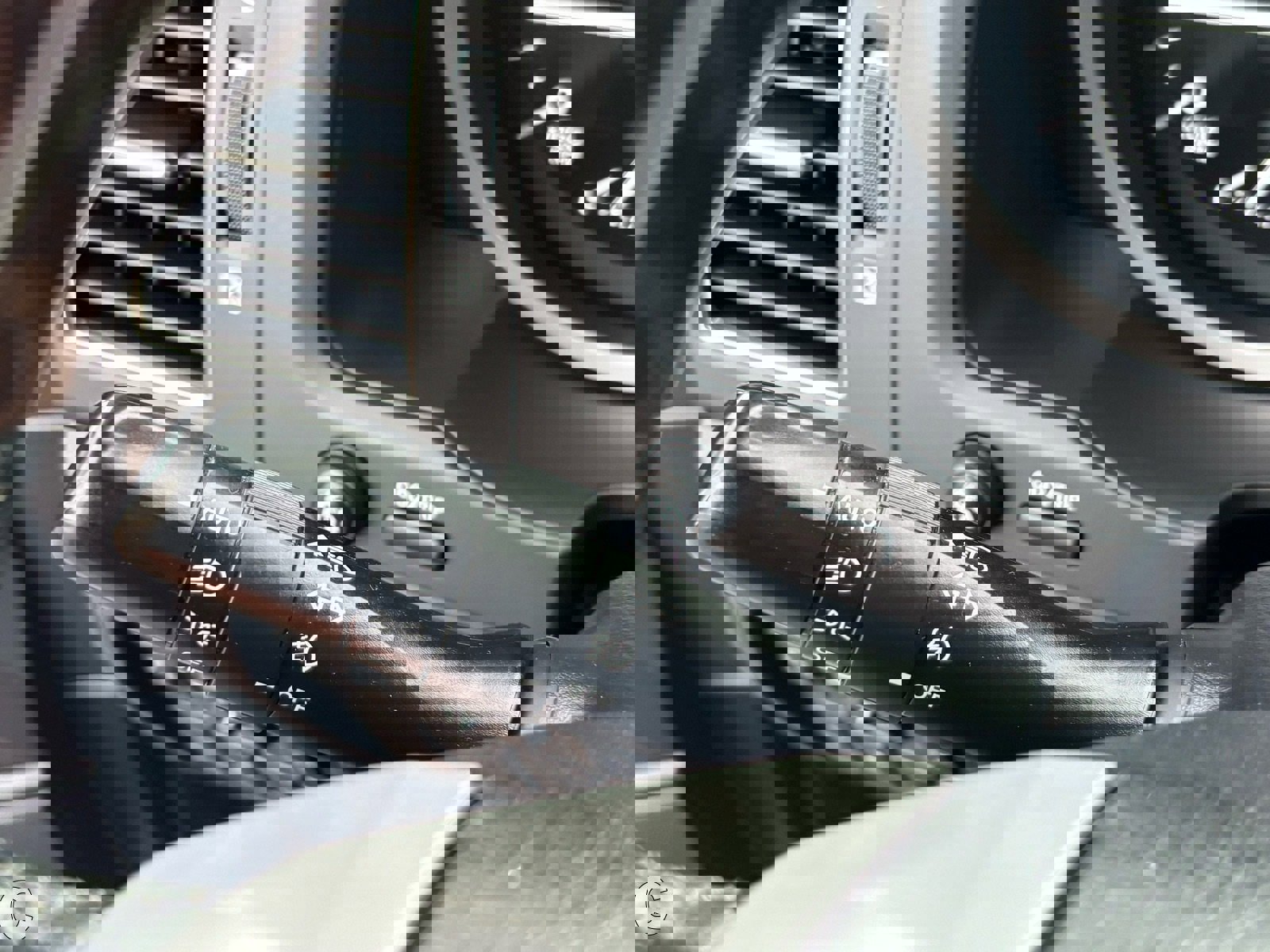 Used 2013 Toyota Land Cruiser image 17