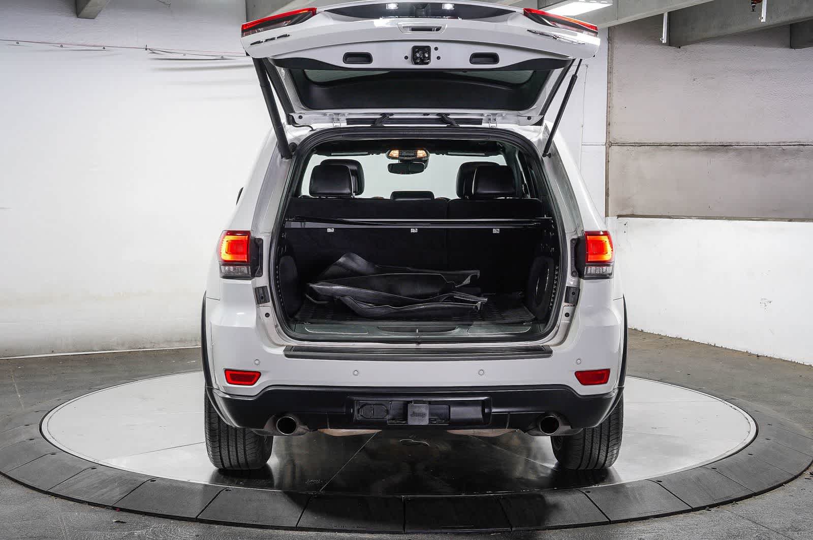 Used 2018 Jeep Grand Cherokee Trailhawk w/ Trailhawk Luxury Group AWD/4WD image 27