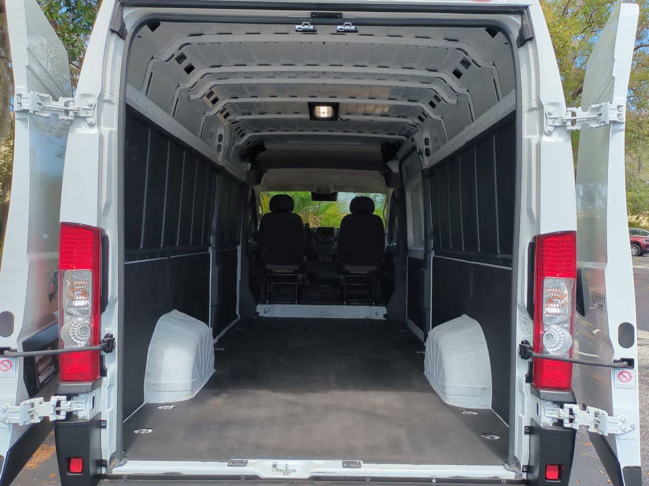 Used 2025 RAM ProMaster 3500 w/ Convenience Group FWD image 32