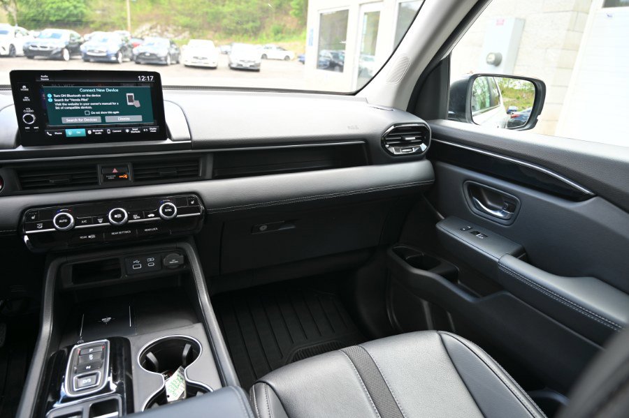 Used 2025 Honda Pilot EX-L image 12
