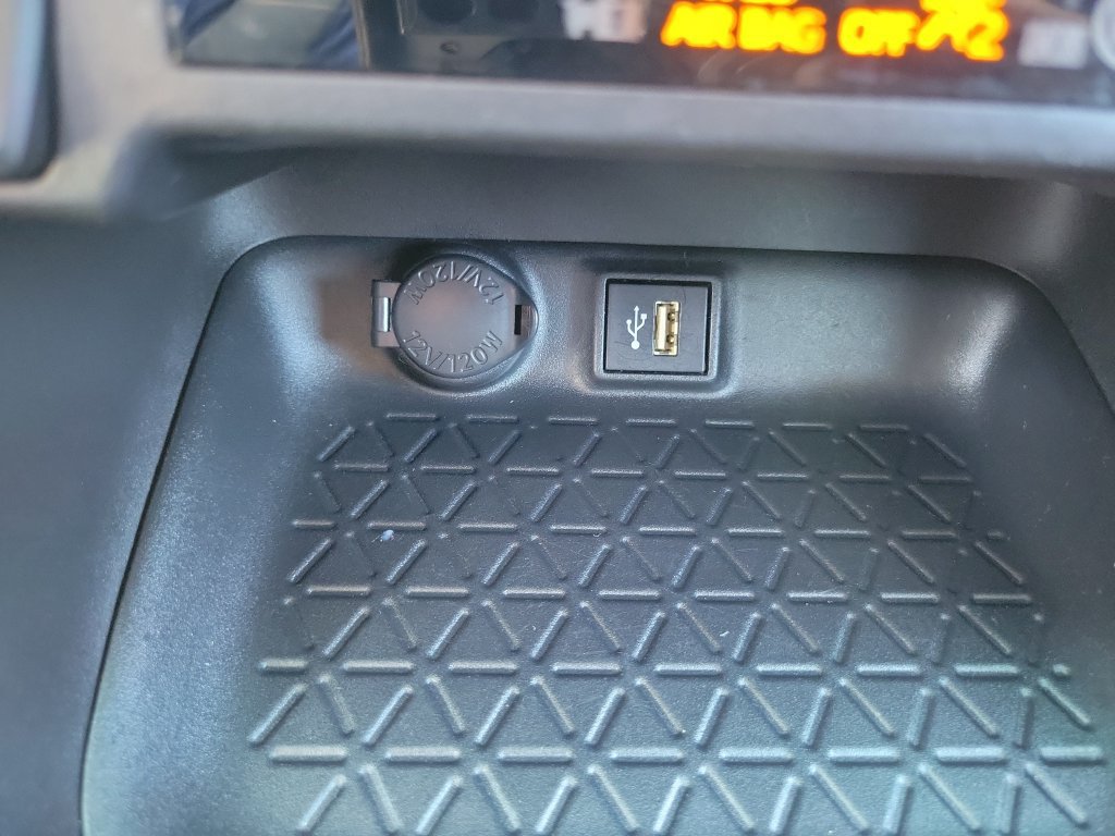 Used 2025 Toyota RAV4 XLE AWD/4WD image 32