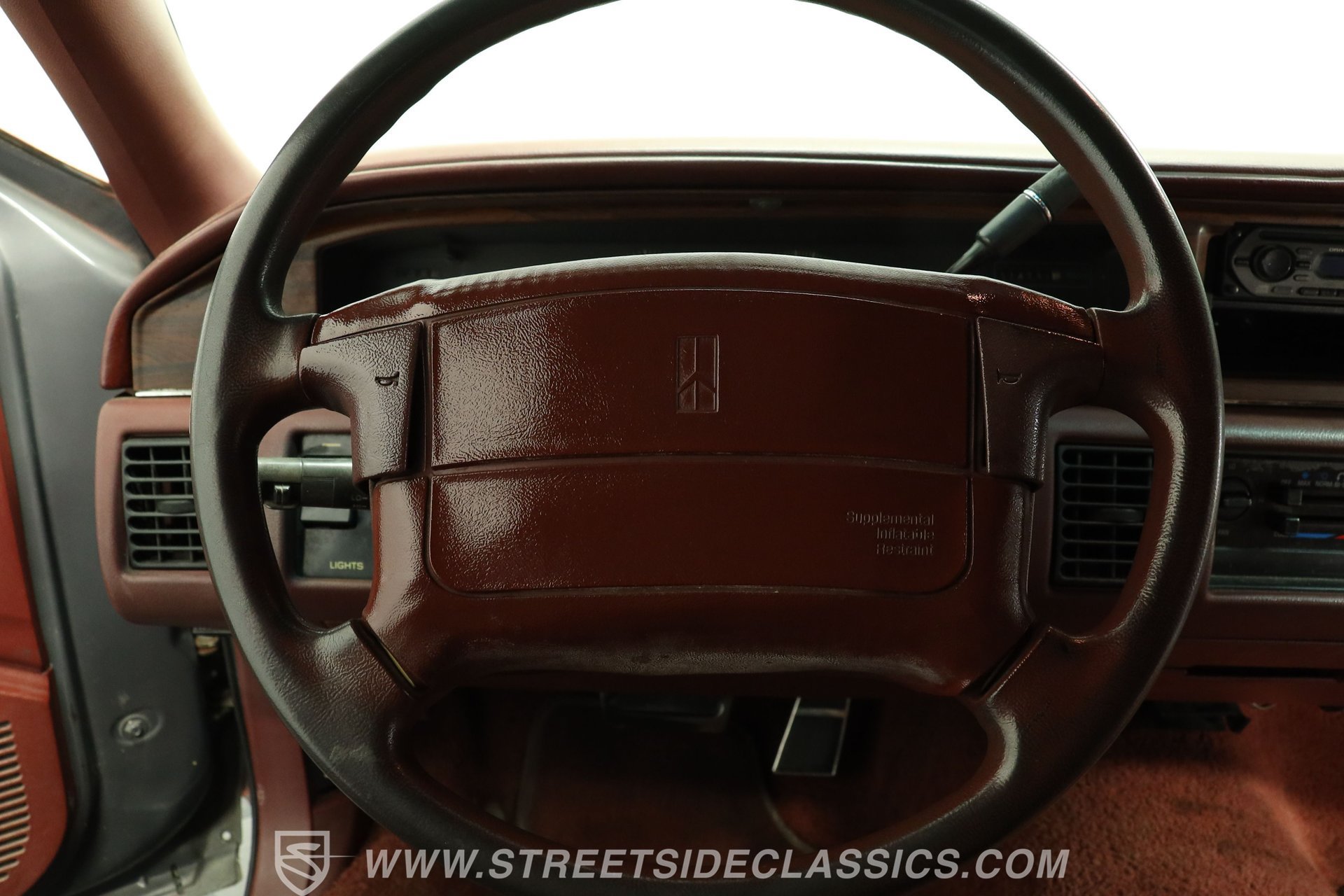 Used 1992 Oldsmobile Custom Cruiser RWD image 37