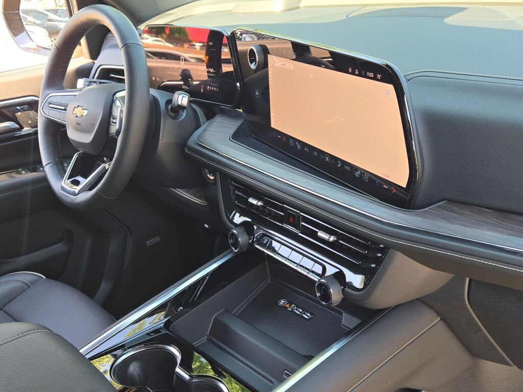 Used 2025 Chevrolet Suburban Premier image 12