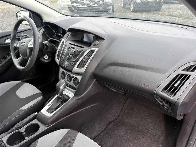 Used 2014 Ford Focus SE w/ SE Sport Package image 22