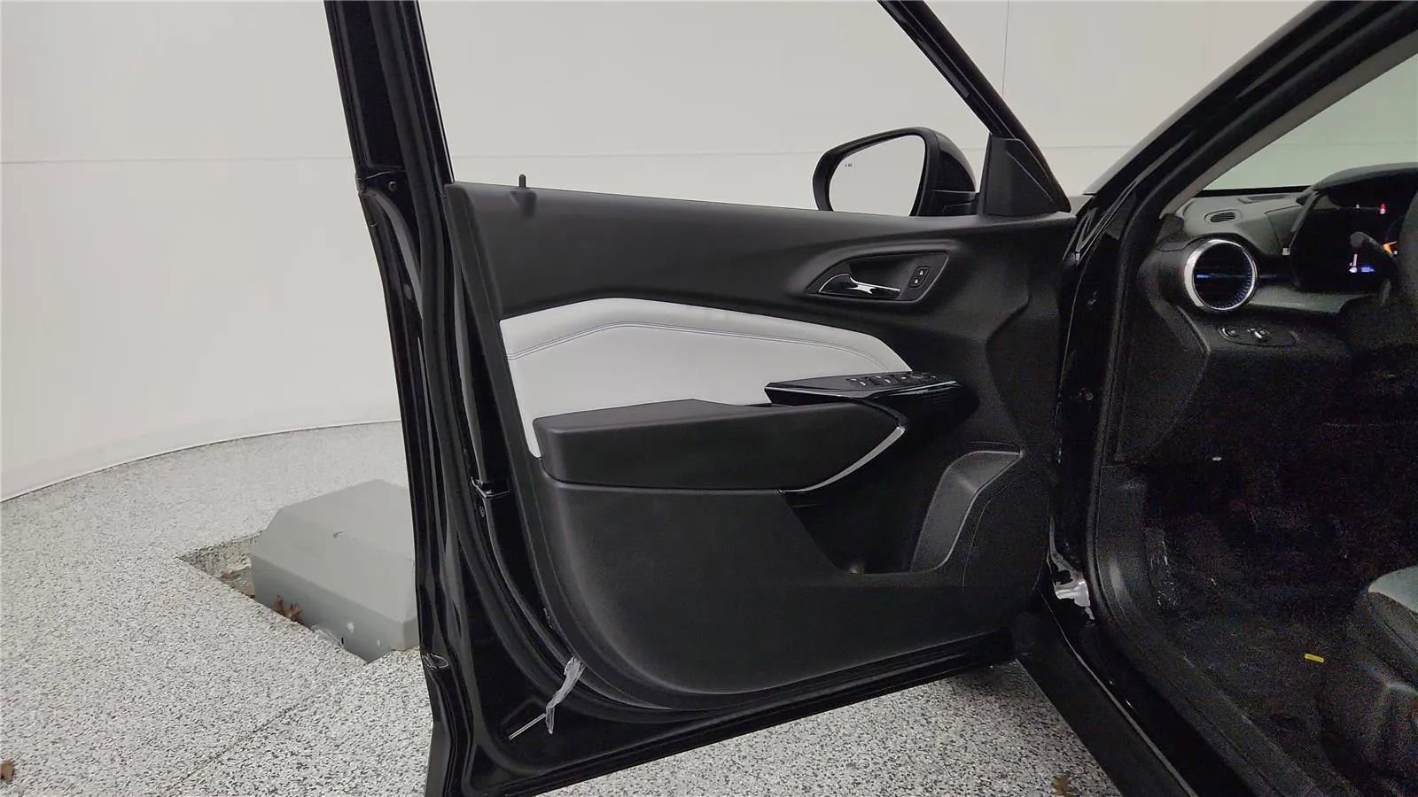 New 2026 Chevrolet Trax LT w/ Driver Confidence Package image 31