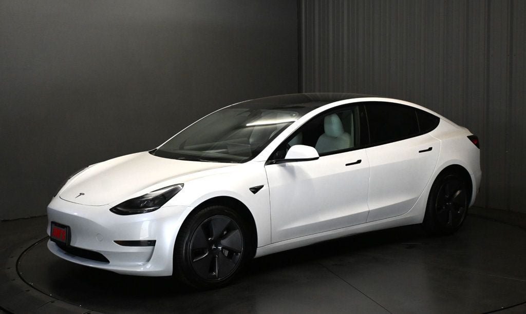 Used 2023 Tesla Model 3 Standard Range RWD image 1