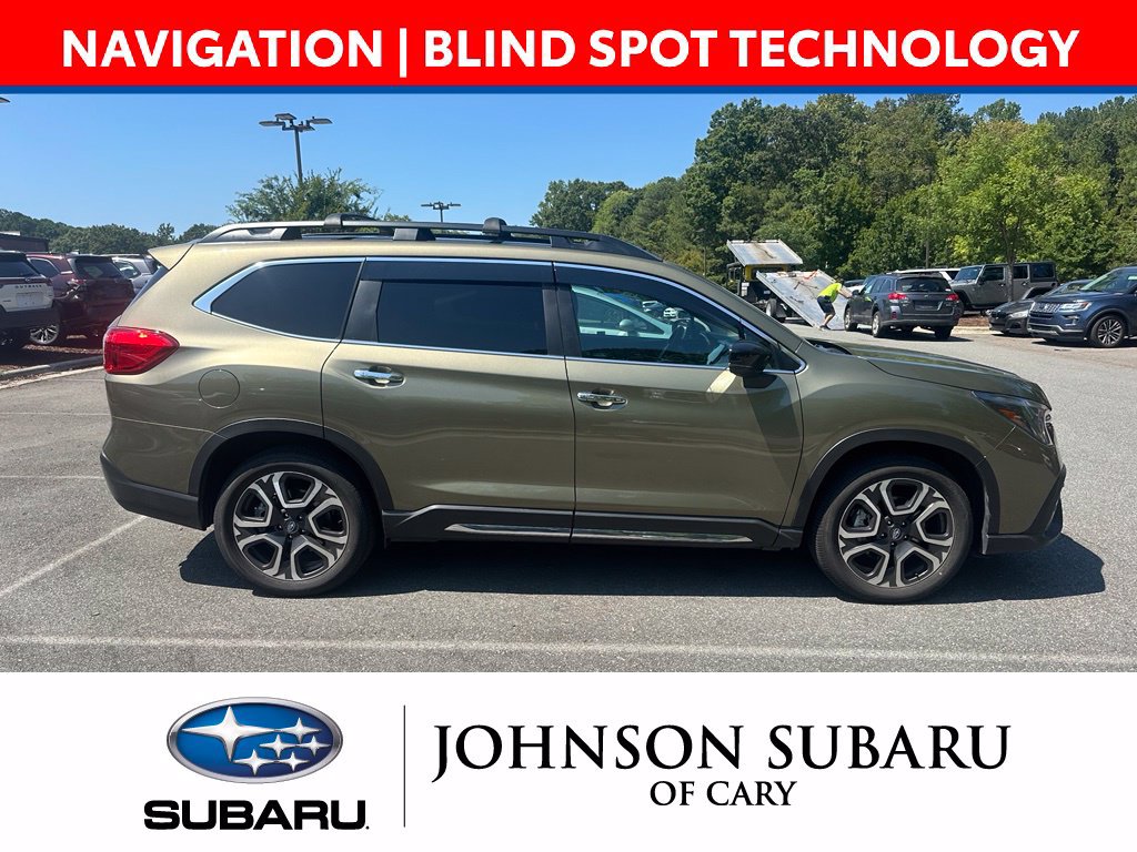 Used 2025 Subaru Ascent Touring AWD/4WD image 3