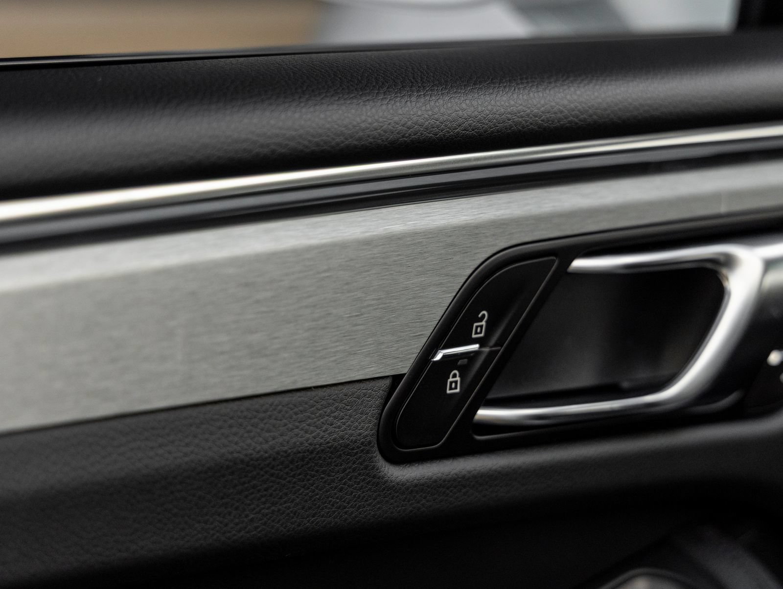Certified 2026 Porsche Macan AWD/4WD image 21