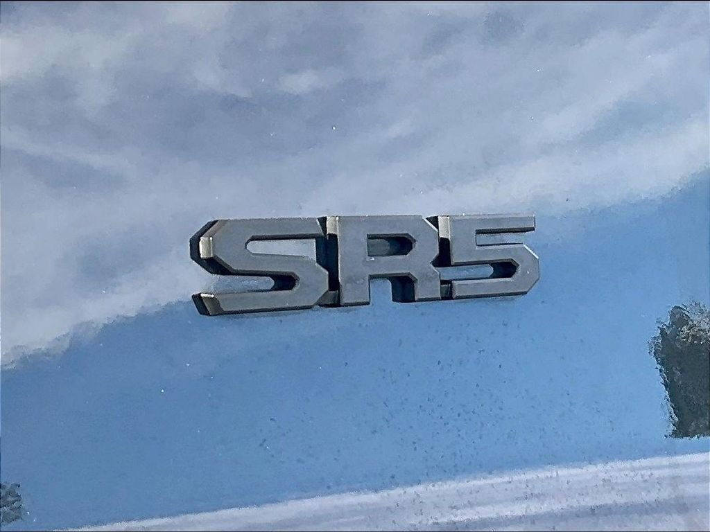 Used 2025 Toyota 4Runner SR5 AWD/4WD image 29
