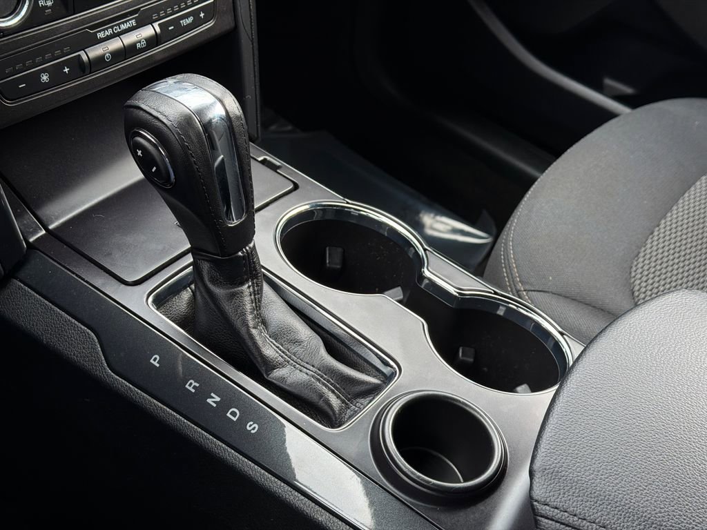 Used 2018 Ford Explorer XLT image 31