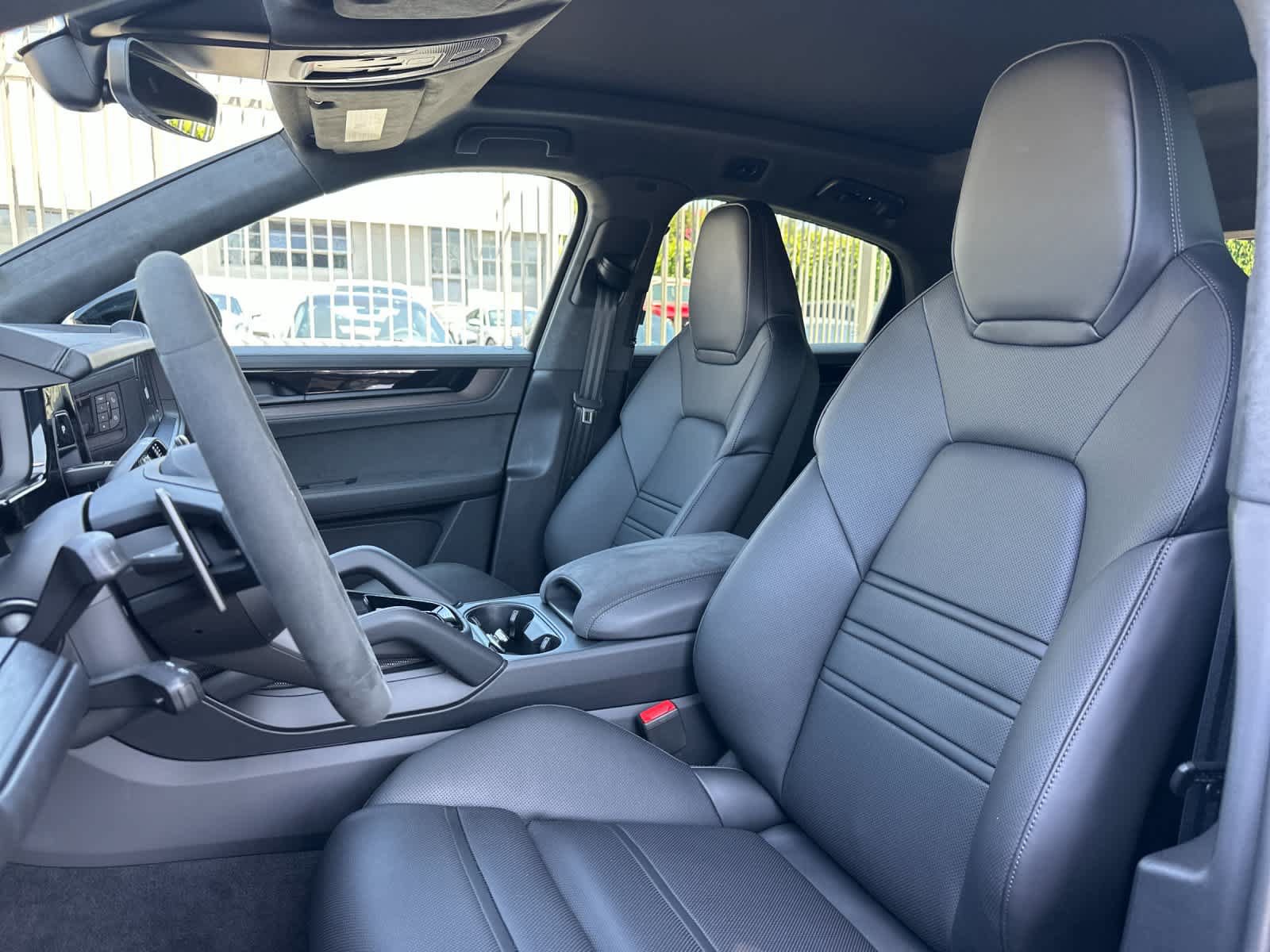 New 2026 Porsche Cayenne GTS AWD/4WD image 5