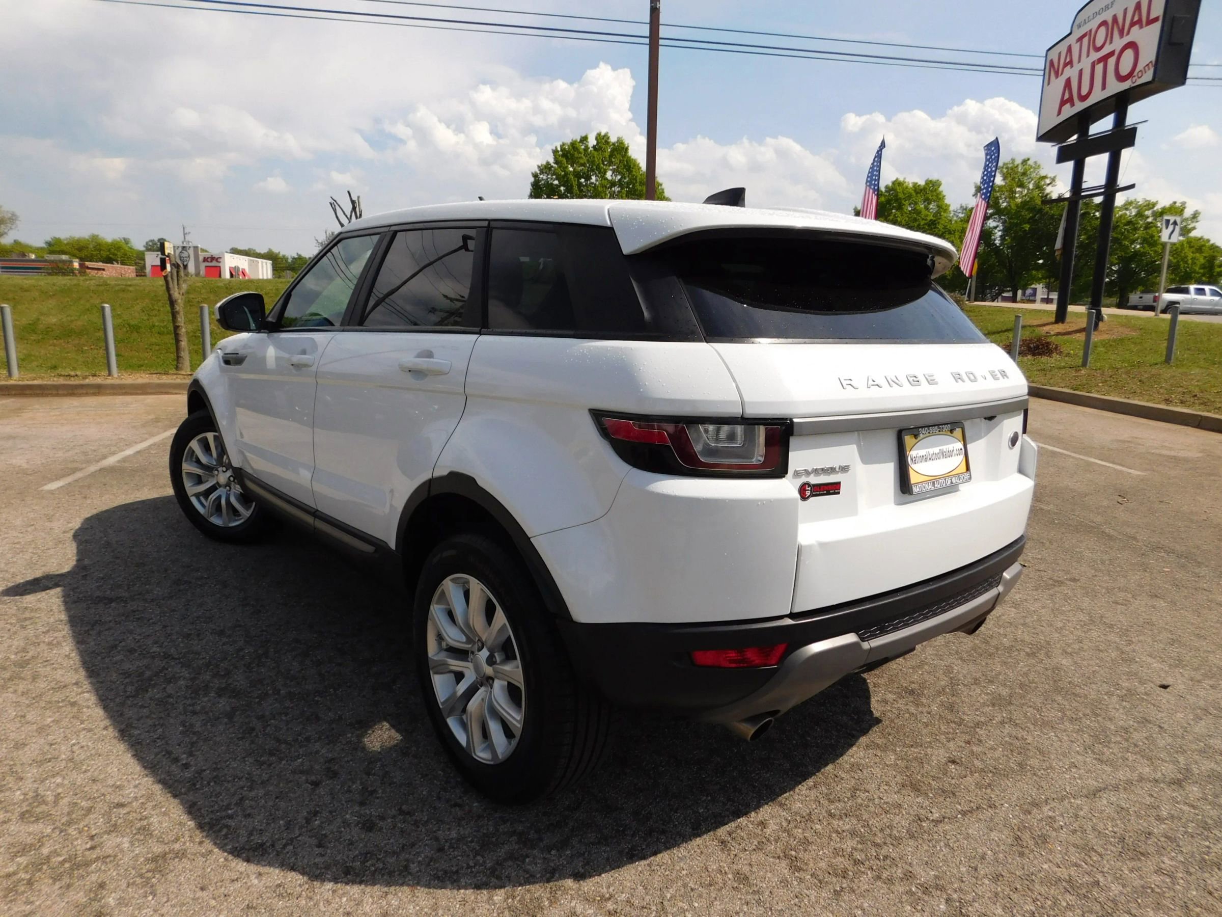 Used 2018 Land Rover Range Rover Evoque SE AWD/4WD image 4