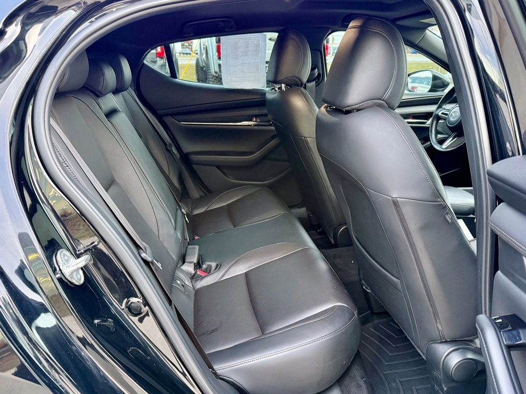 Used 2020 MAZDA MAZDA3 Premium image 45