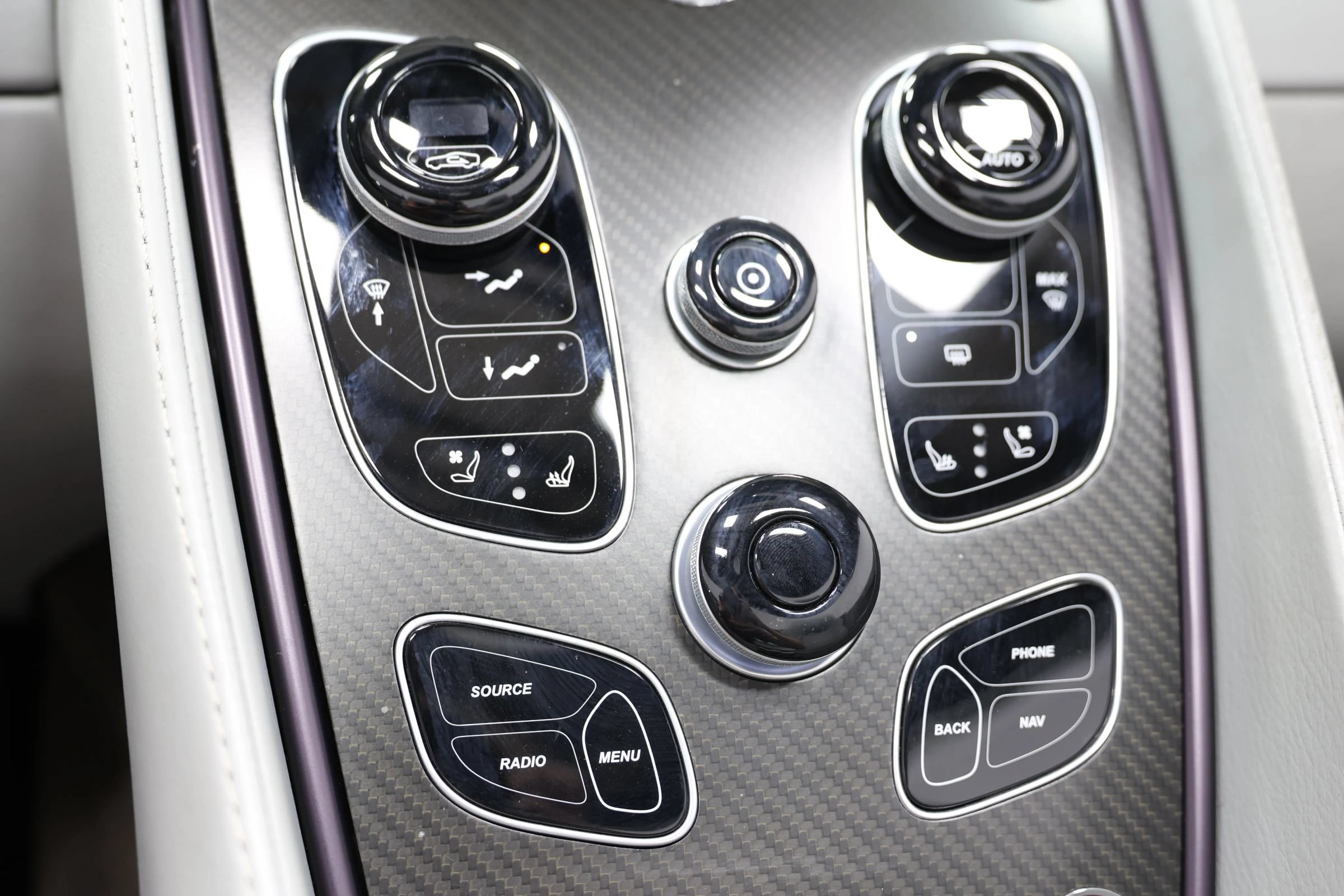 Used 2014 Aston Martin Vanquish Volante RWD image 43