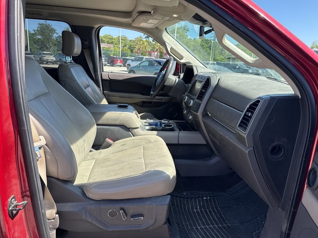 Used 2018 Ford Expedition XLT w/ Equipment Group 202A AWD/4WD image 5