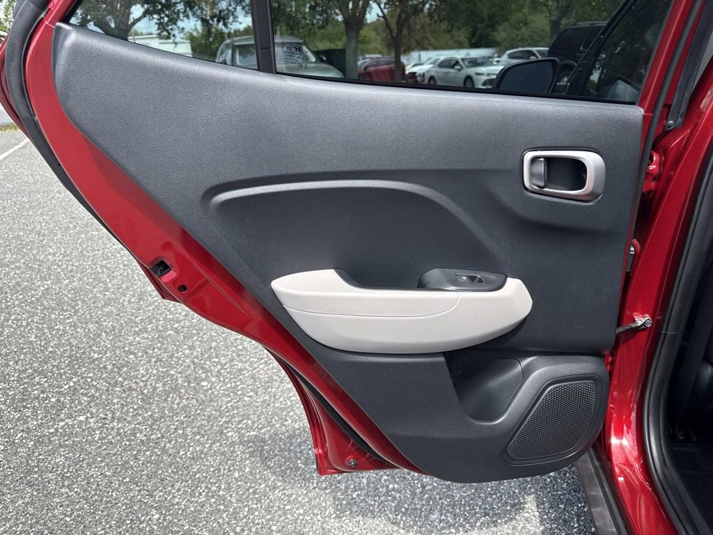 Used 2024 Hyundai Venue SEL FWD image 13