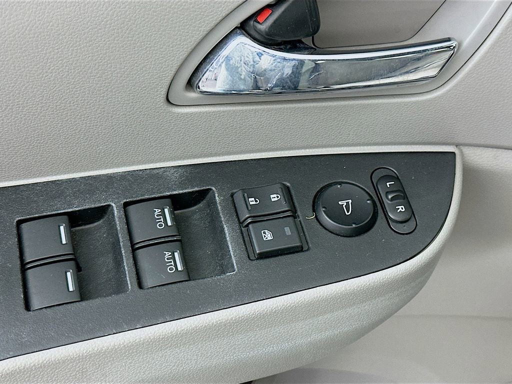Used 2017 Honda Odyssey SE image 17
