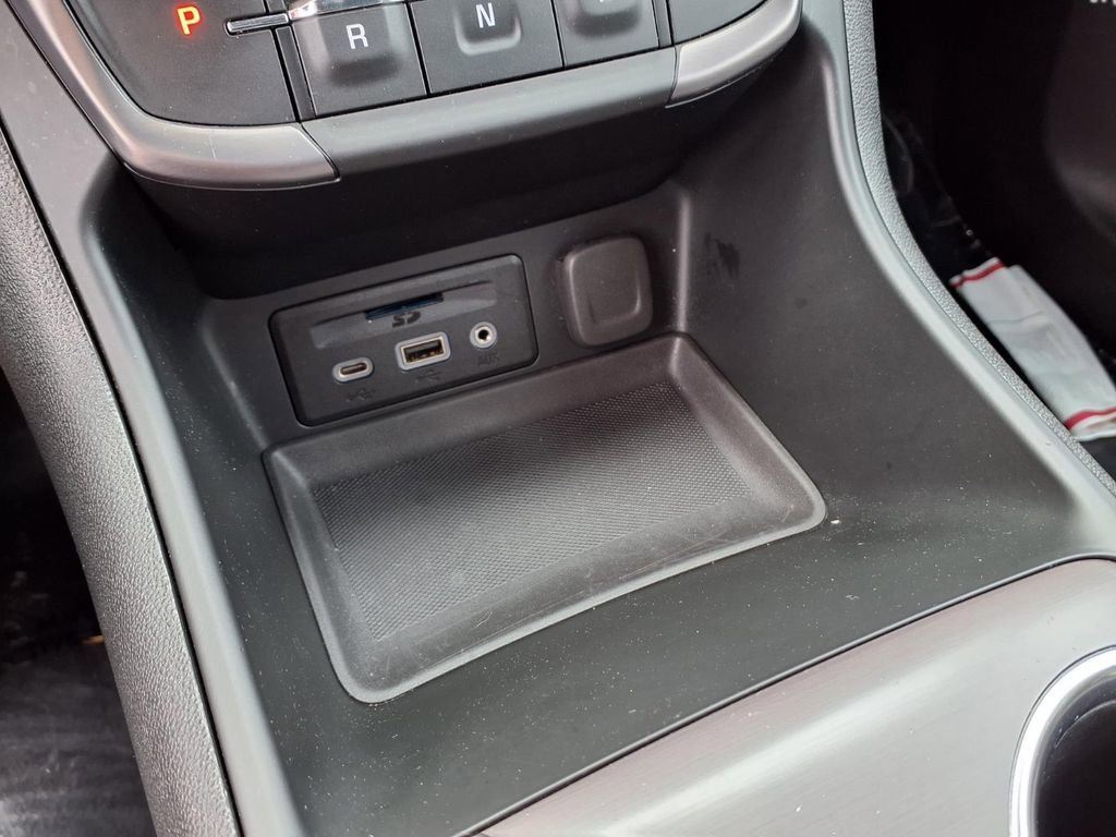 Used 2022 GMC Terrain AT4 image 9