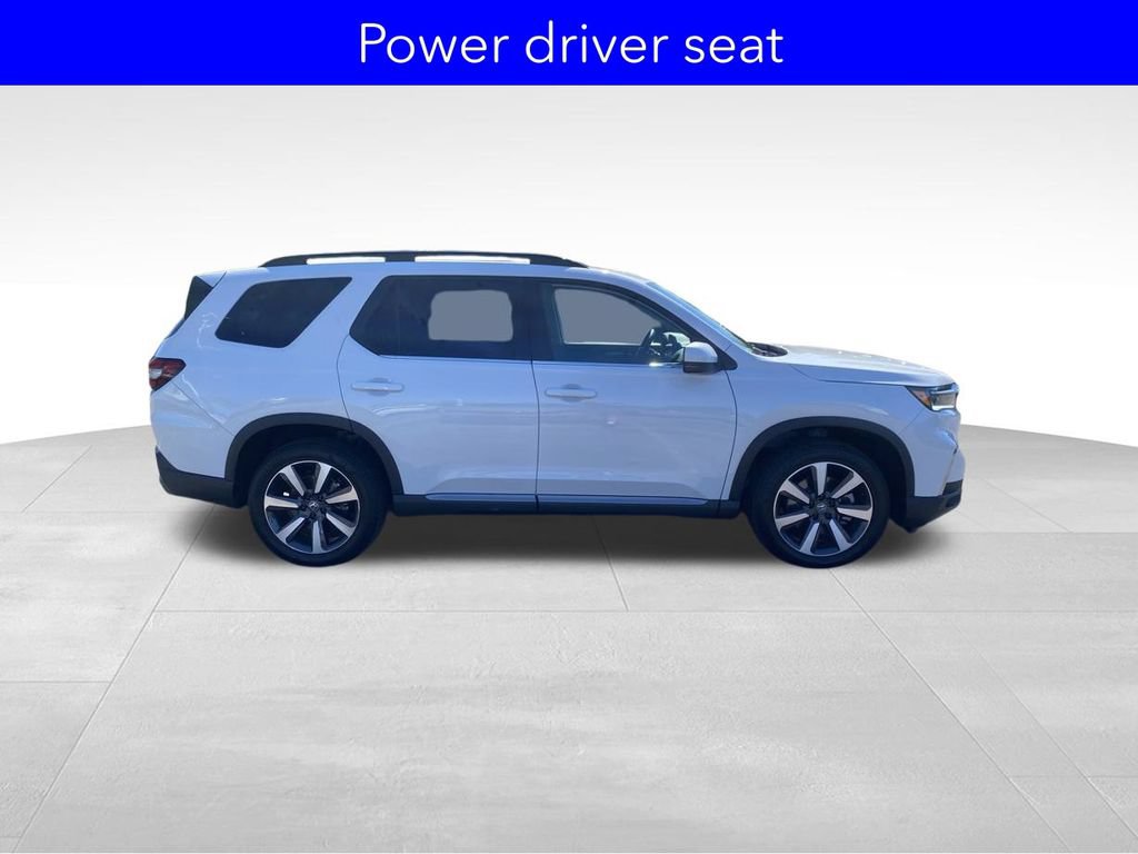 Certified 2025 Honda Pilot Touring image 11