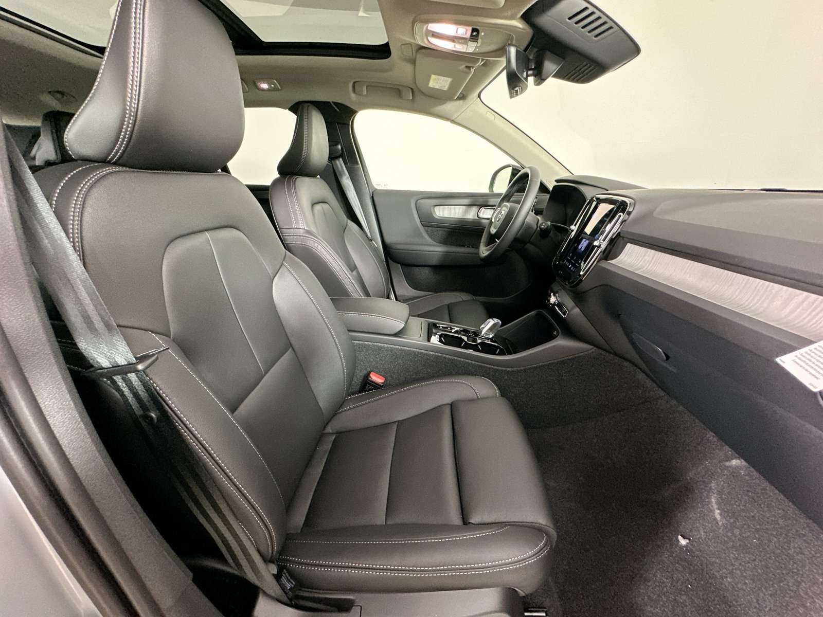 New 2026 Volvo XC40 B5 Plus w/ Protection Package Premier AWD/4WD image 42