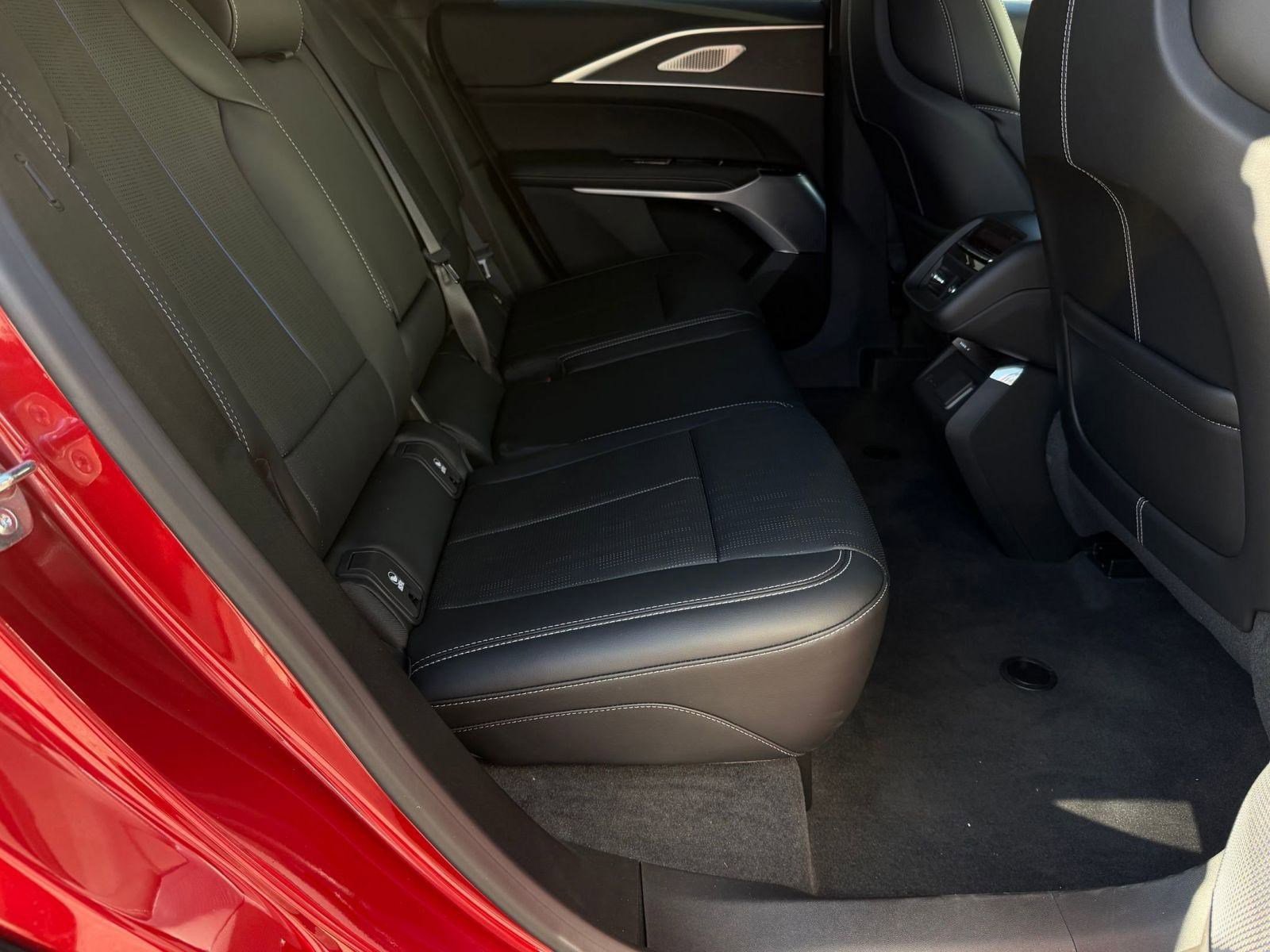 New 2026 Cadillac Lyriq V image 31