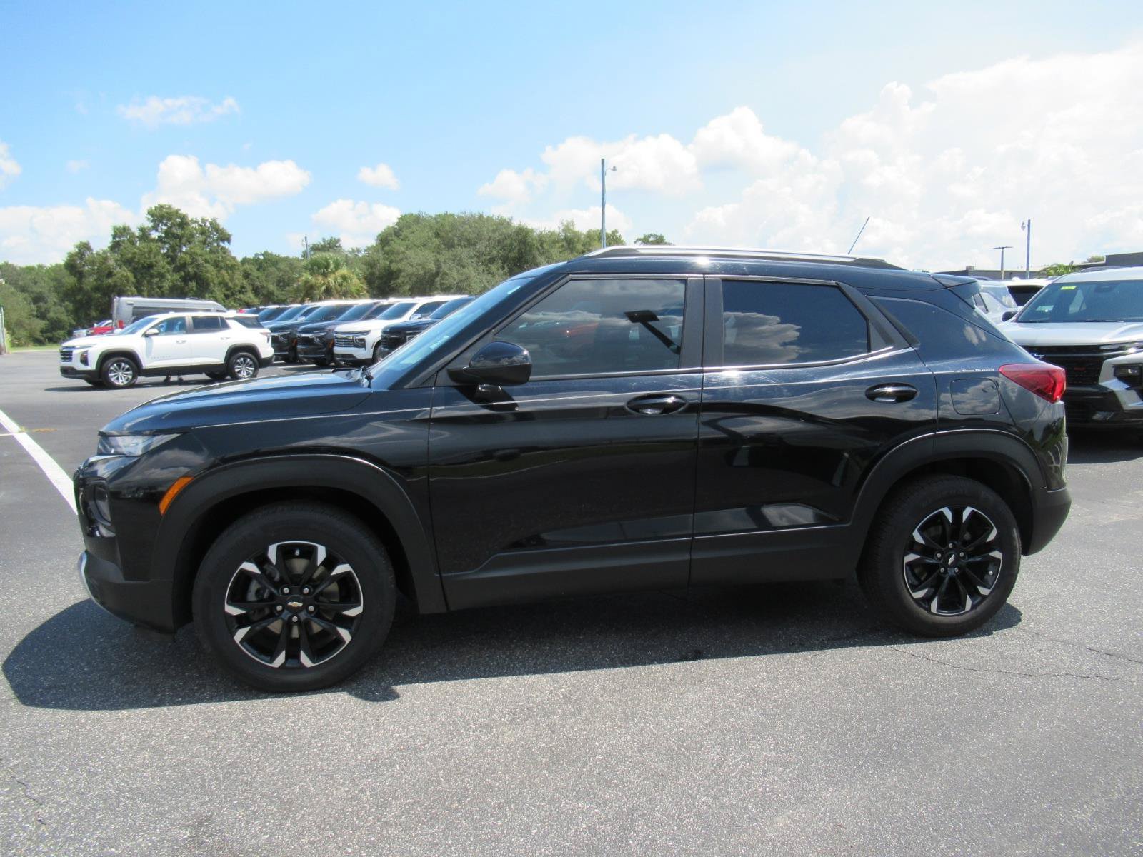 Certified 2022 Chevrolet TrailBlazer LT FWD image 2