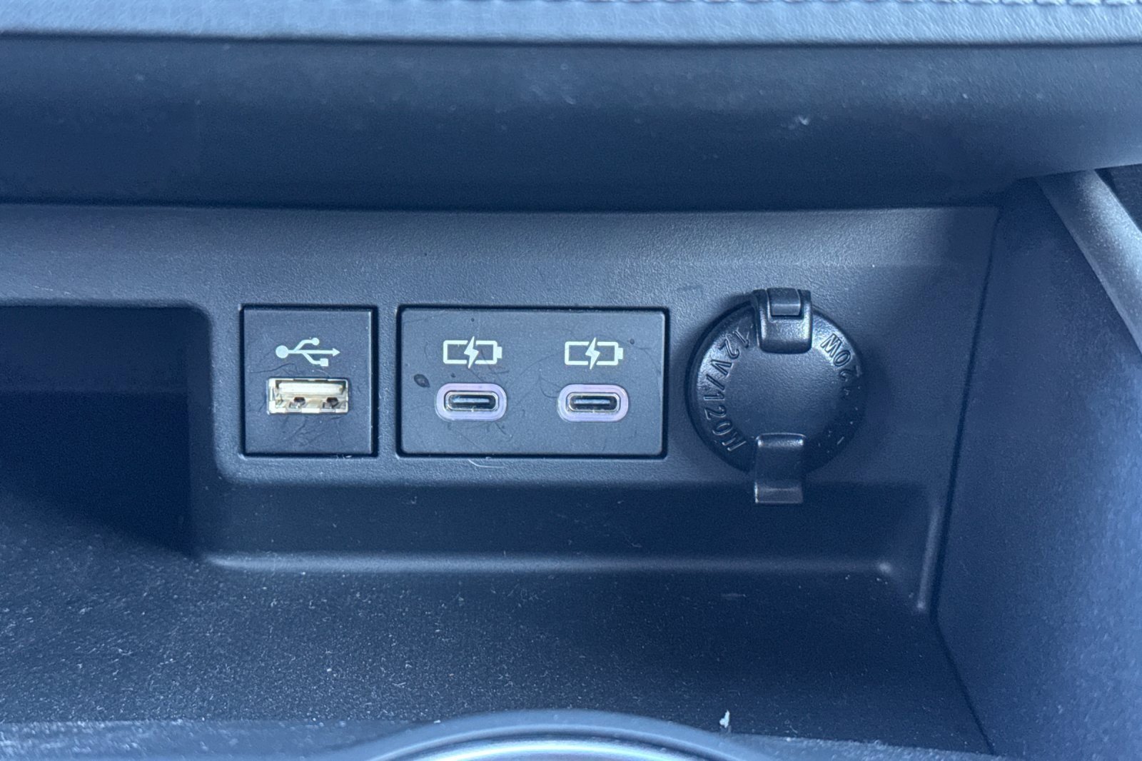 Used 2025 Toyota Highlander LE image 31