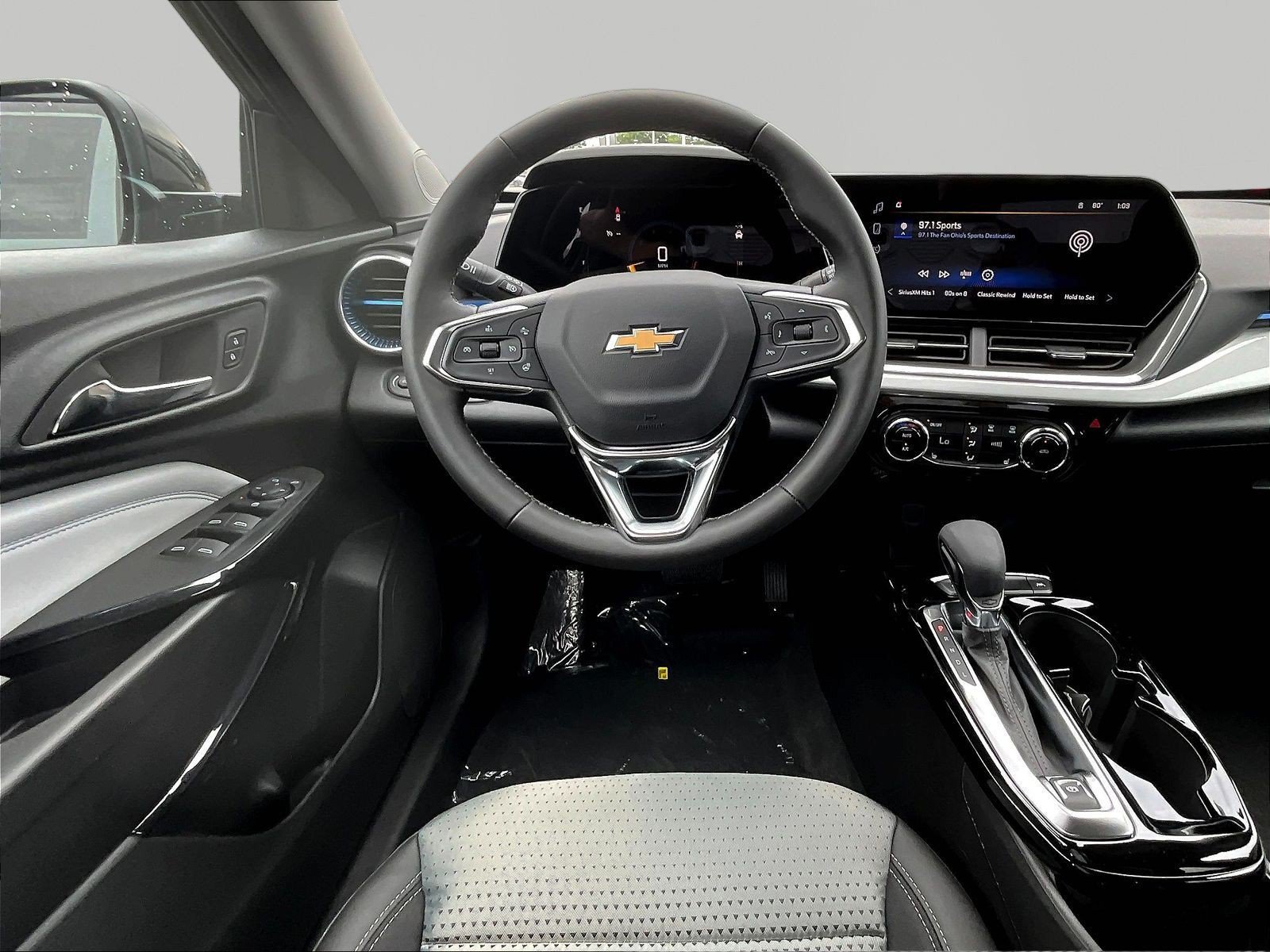New 2026 Chevrolet Trax LT w/ LT Convenience Package FWD image 9